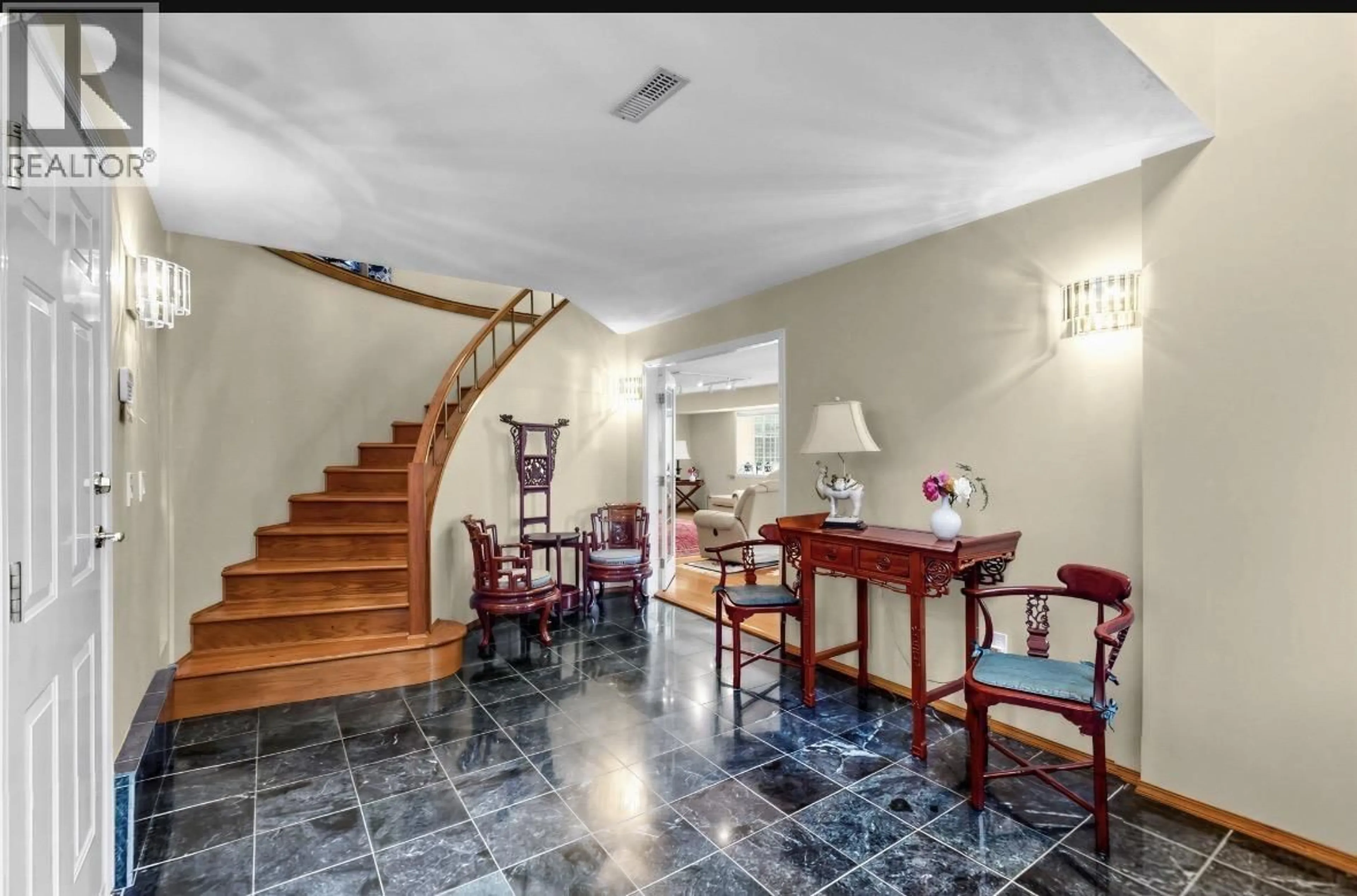 Indoor foyer for 8022 LAKEFIELD DRIVE, Burnaby British Columbia V5E3W8