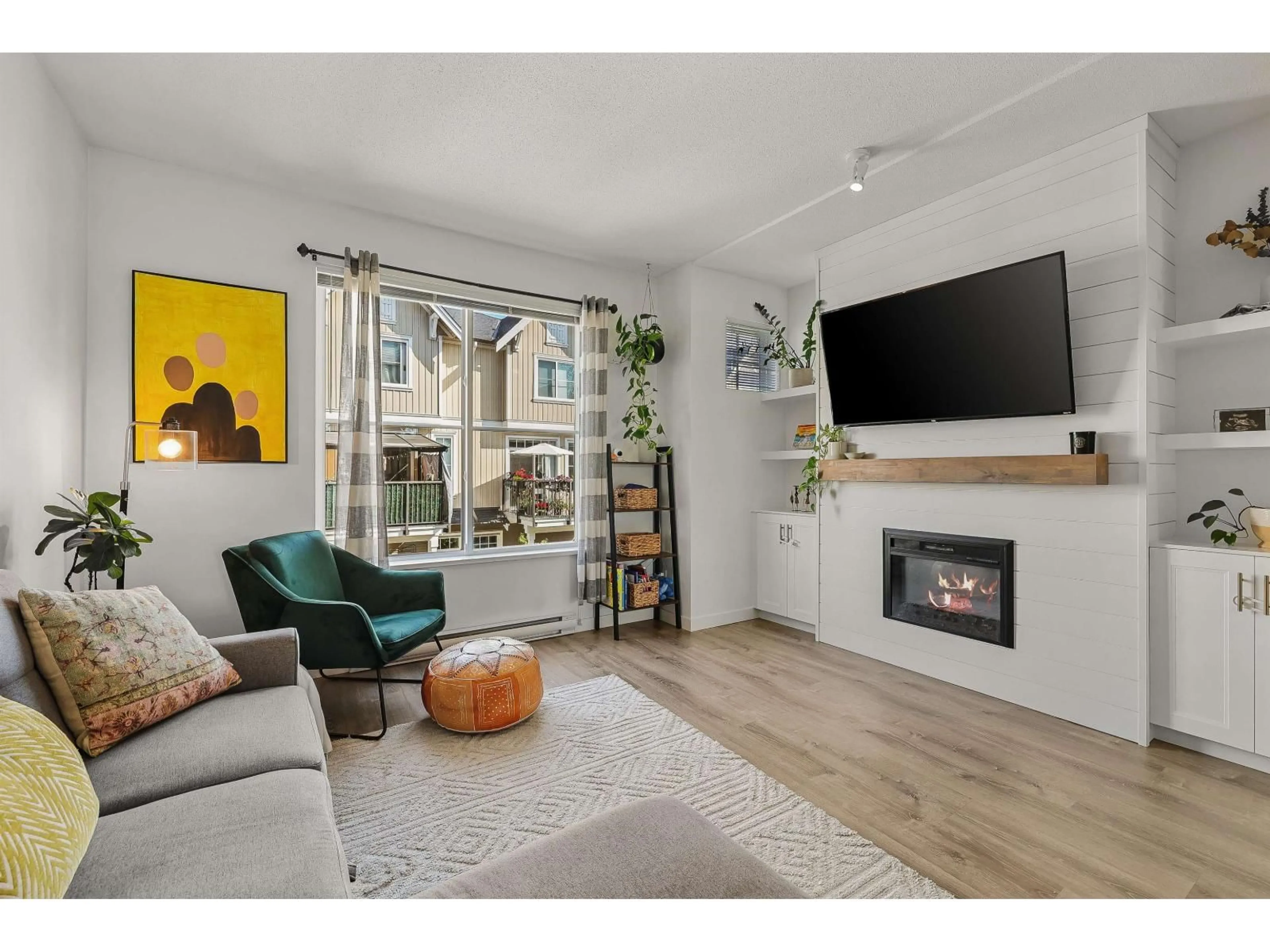 Living room with furniture, wood/laminate floor for 81 - 31032 WESTRIDGE PLACE, Abbotsford British Columbia V2T0C6