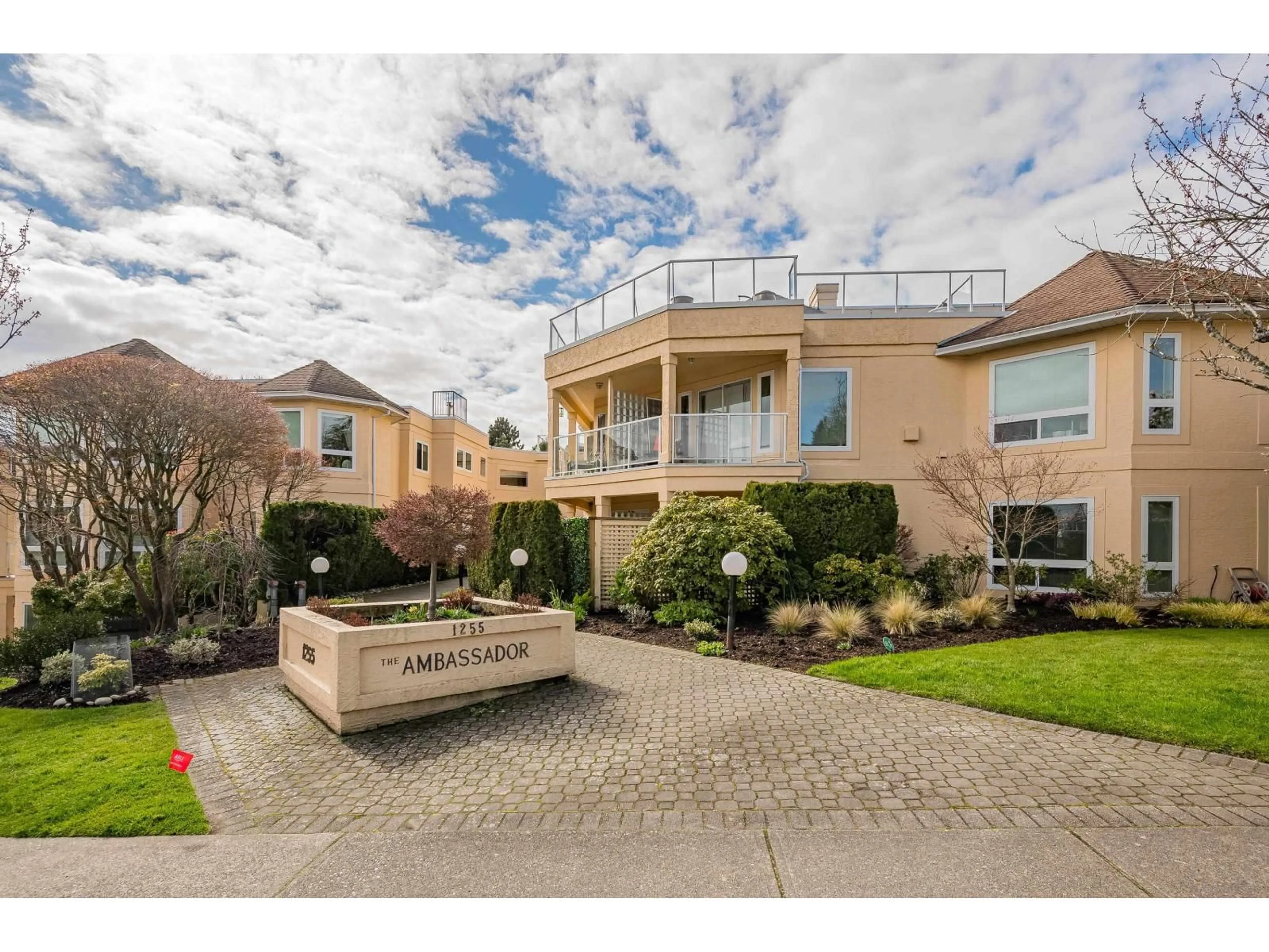 A pic from outside/outdoor area/front of a property/back of a property/a pic from drone, street for 204 - 1255 BEST STREET, White Rock British Columbia V4B4E1
