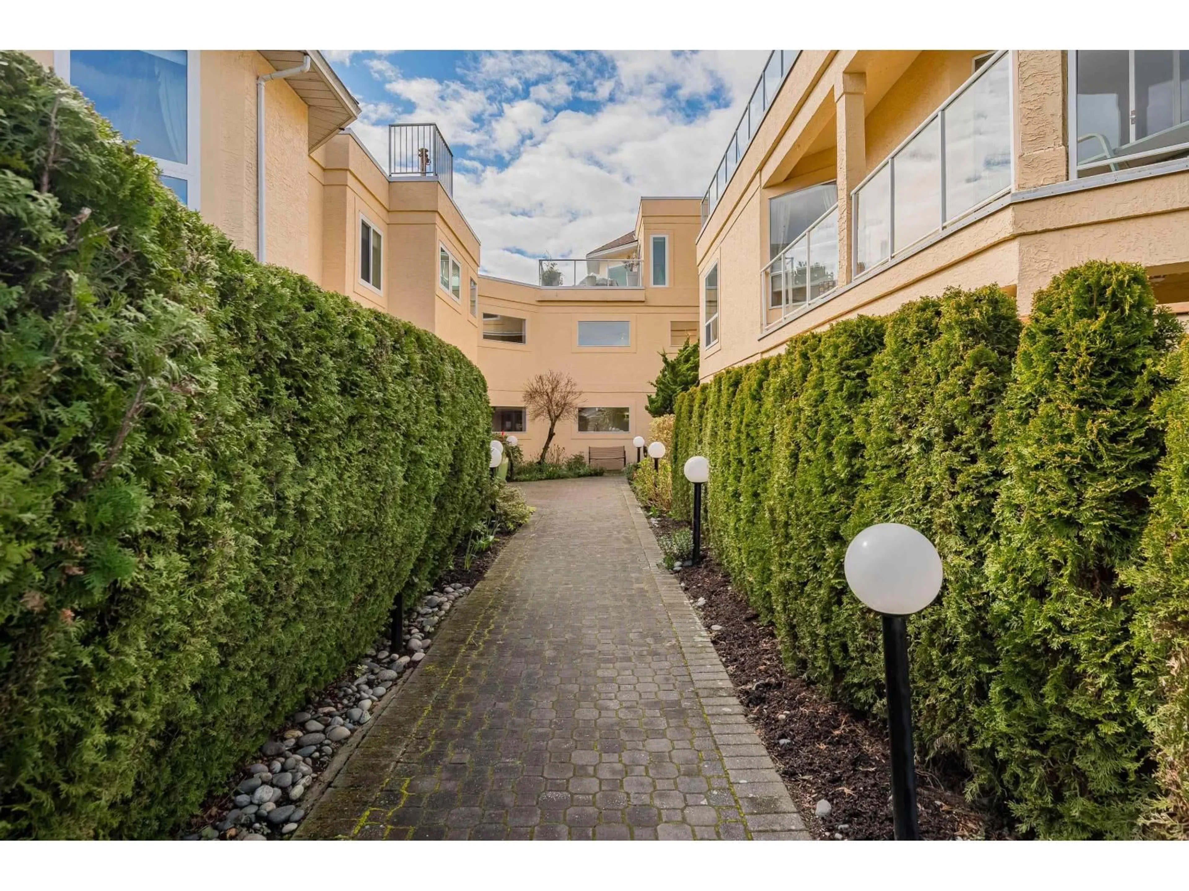 Patio, street for 204 - 1255 BEST STREET, White Rock British Columbia V4B4E1