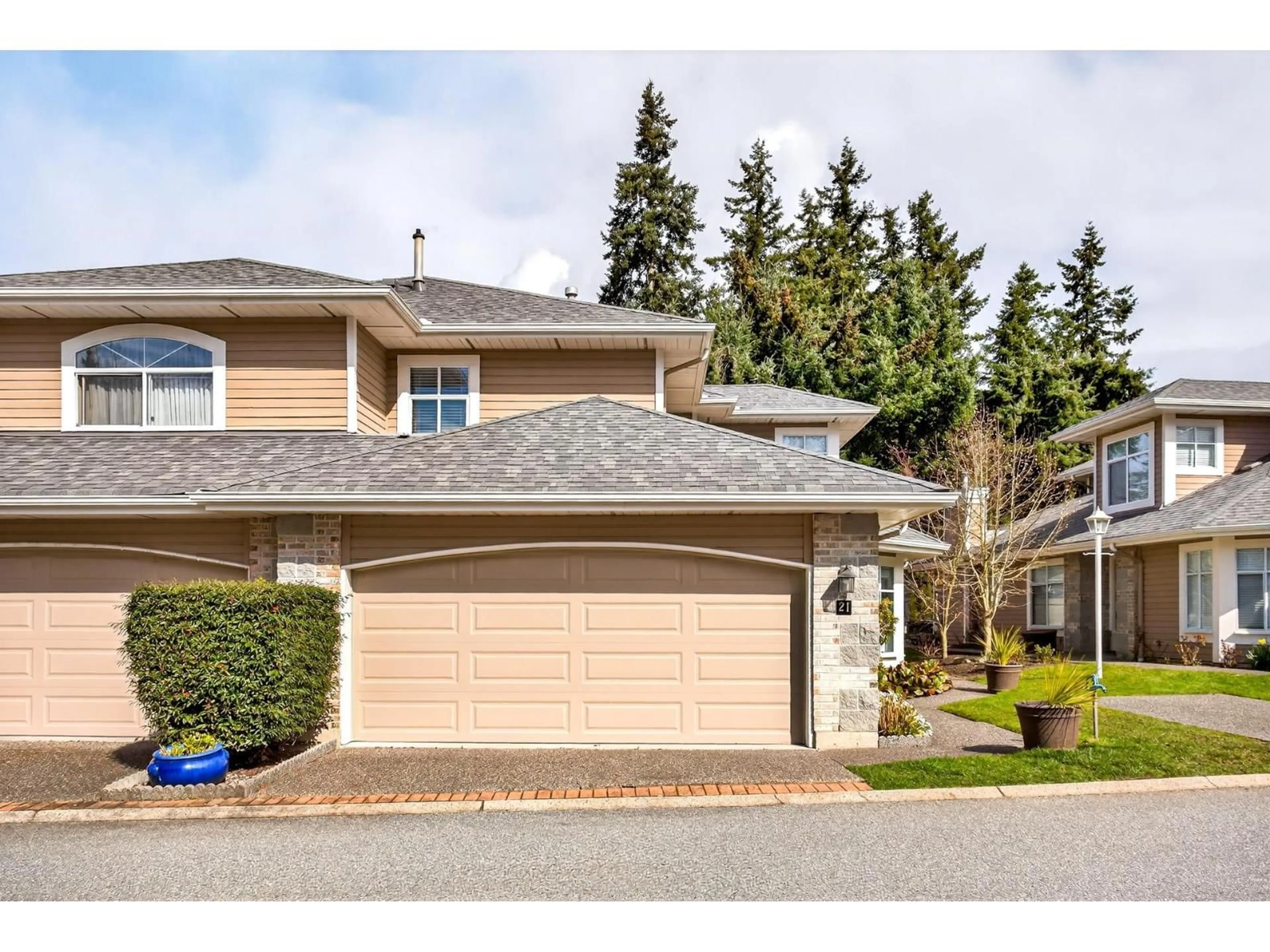 Home with vinyl exterior material, street for 21 - 15273 24 AVENUE, Surrey British Columbia V4A2H9