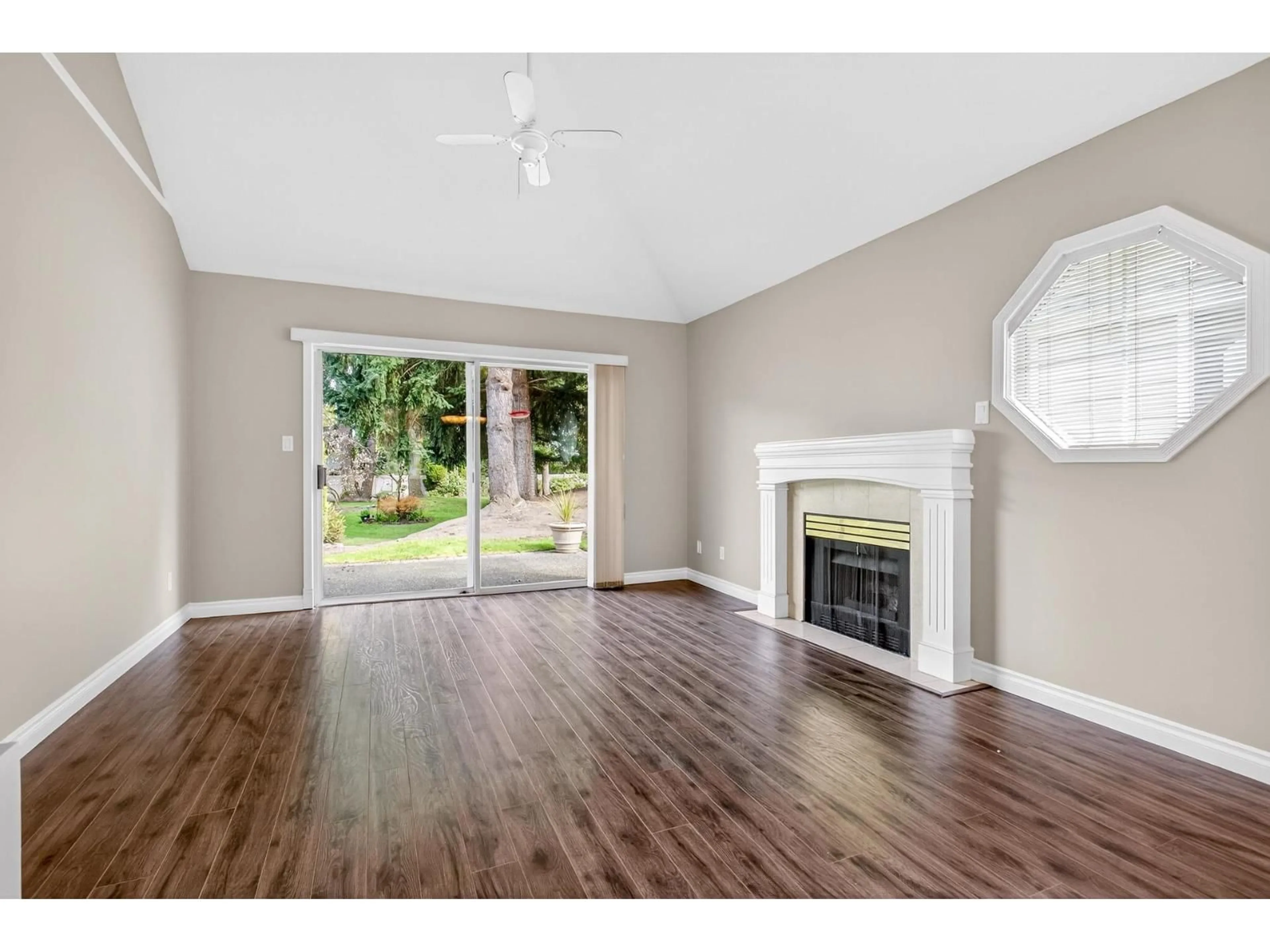 Unknown for 21 - 15273 24 AVENUE, Surrey British Columbia V4A2H9