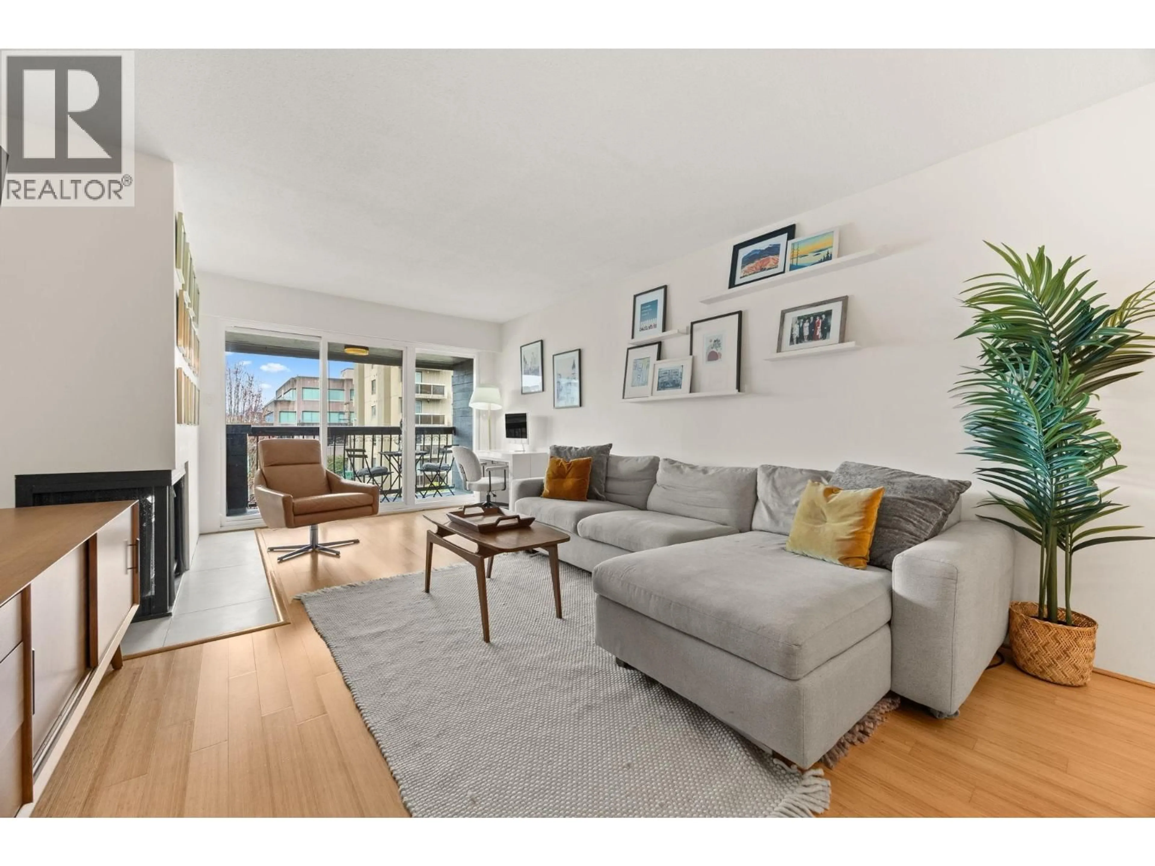 Living room with furniture, unknown for 301 - 1352 10TH AVENUE, Vancouver British Columbia V6H1J6