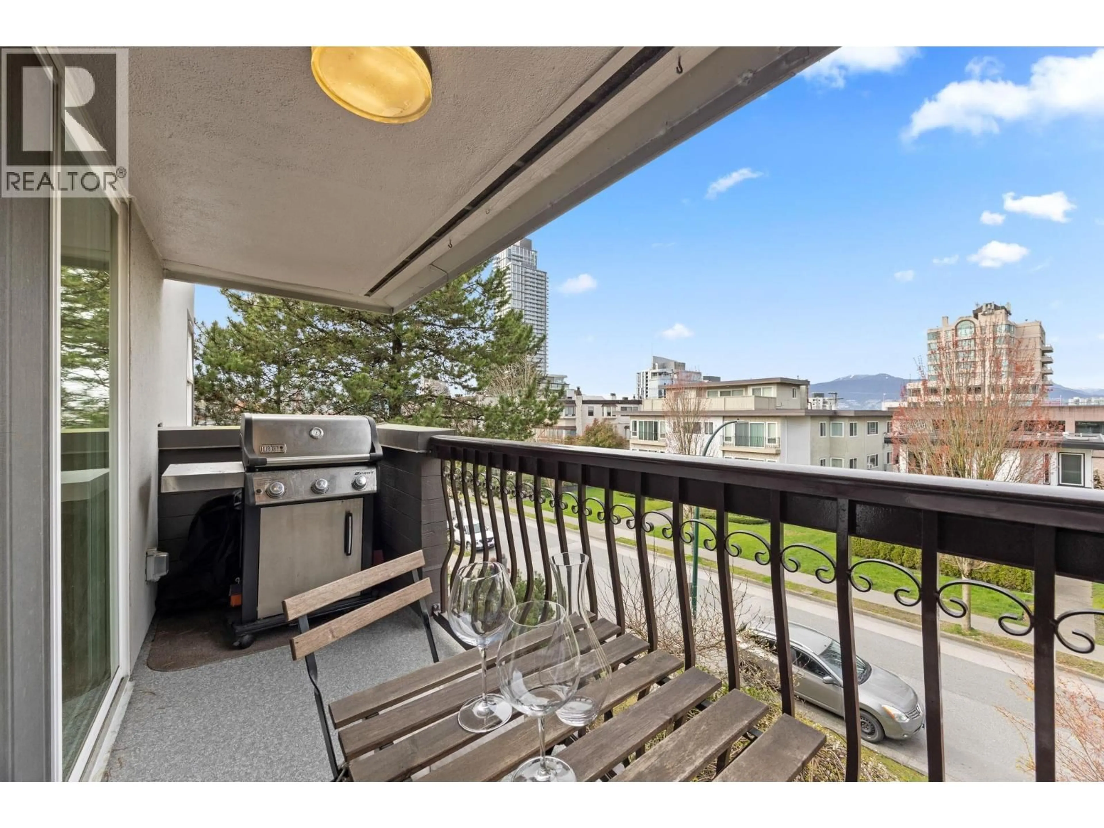 Patio, water/lake/river/ocean view for 301 - 1352 10TH AVENUE, Vancouver British Columbia V6H1J6