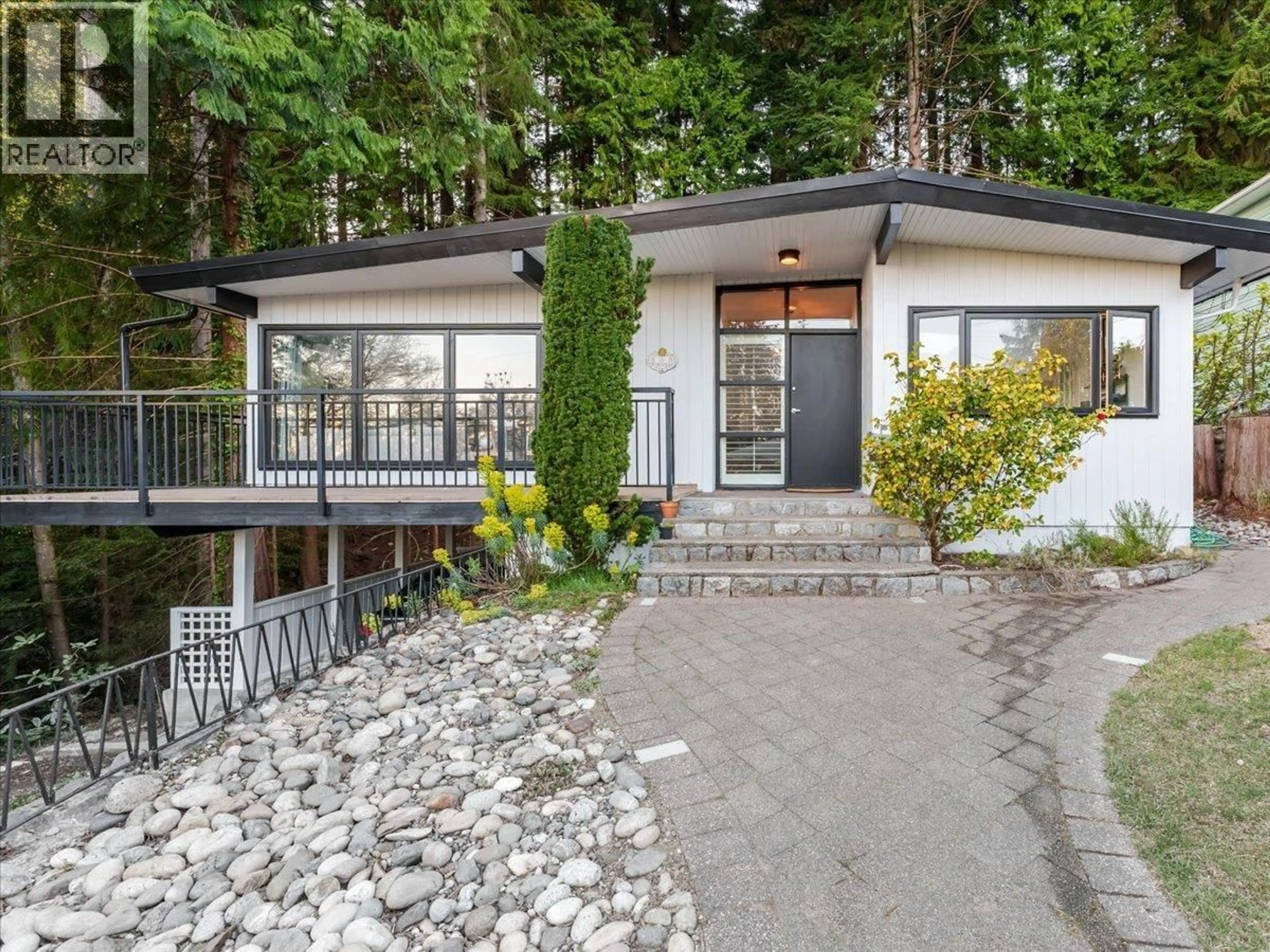 Home with vinyl exterior material, unknown for 868 PROSPECT AVENUE, North Vancouver British Columbia V7R2M3
