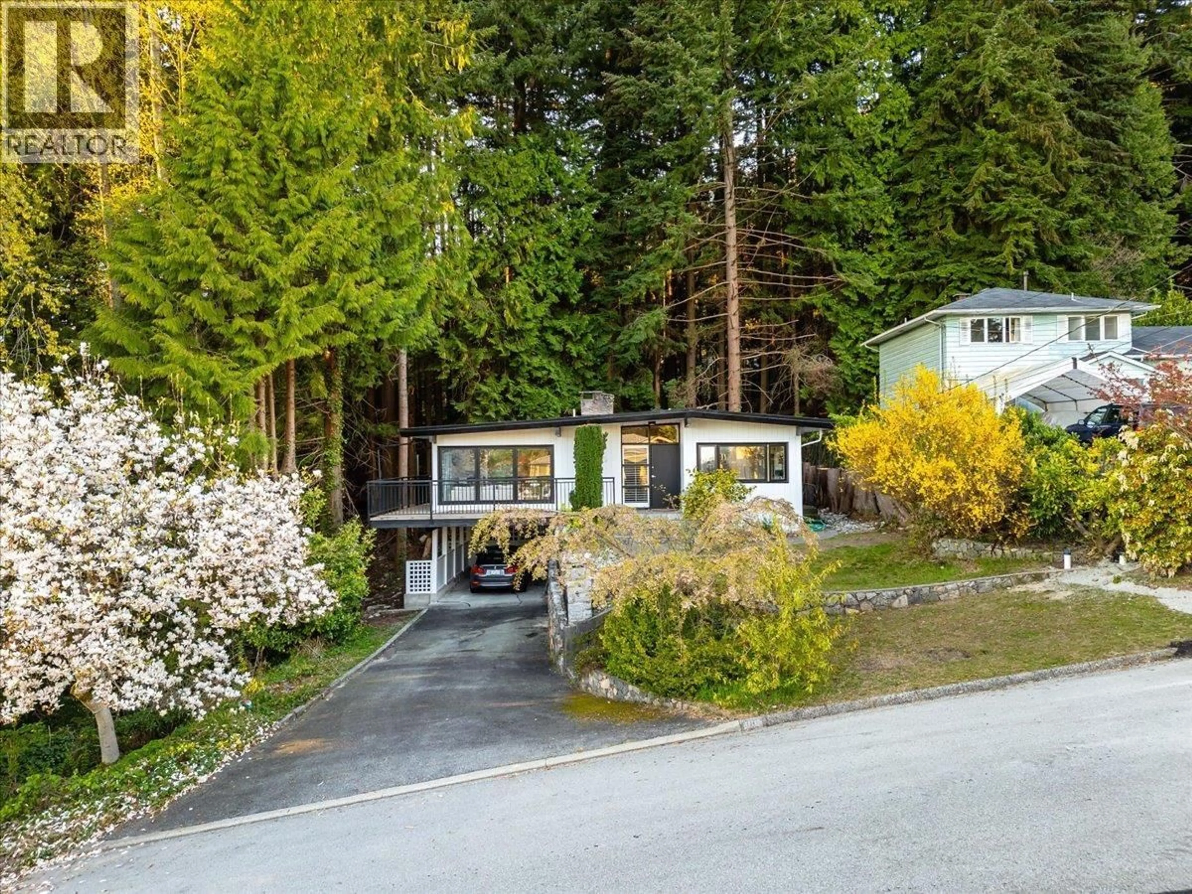 A pic from outside/outdoor area/front of a property/back of a property/a pic from drone, unknown for 868 PROSPECT AVENUE, North Vancouver British Columbia V7R2M3