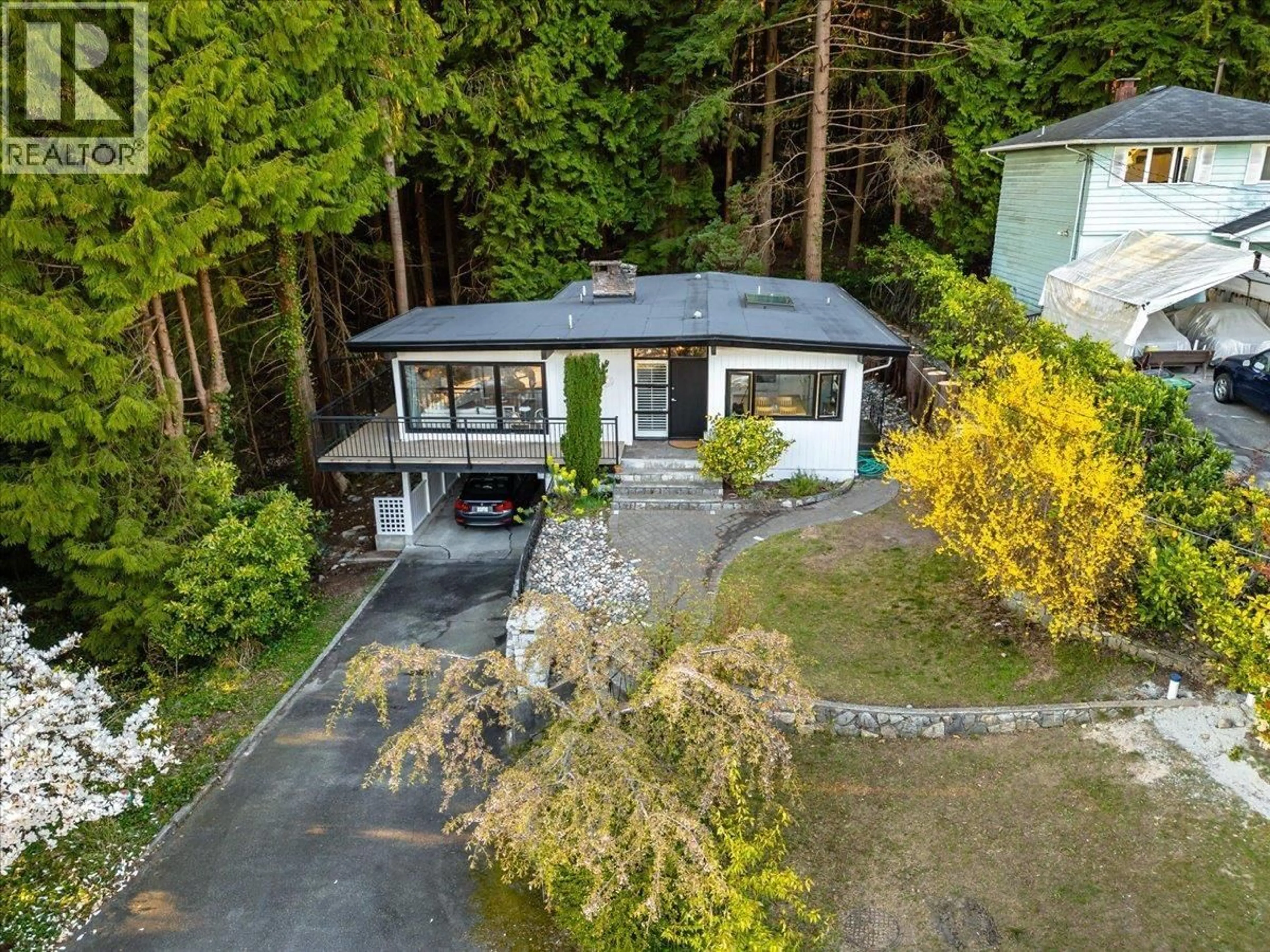A pic from outside/outdoor area/front of a property/back of a property/a pic from drone, unknown for 868 PROSPECT AVENUE, North Vancouver British Columbia V7R2M3