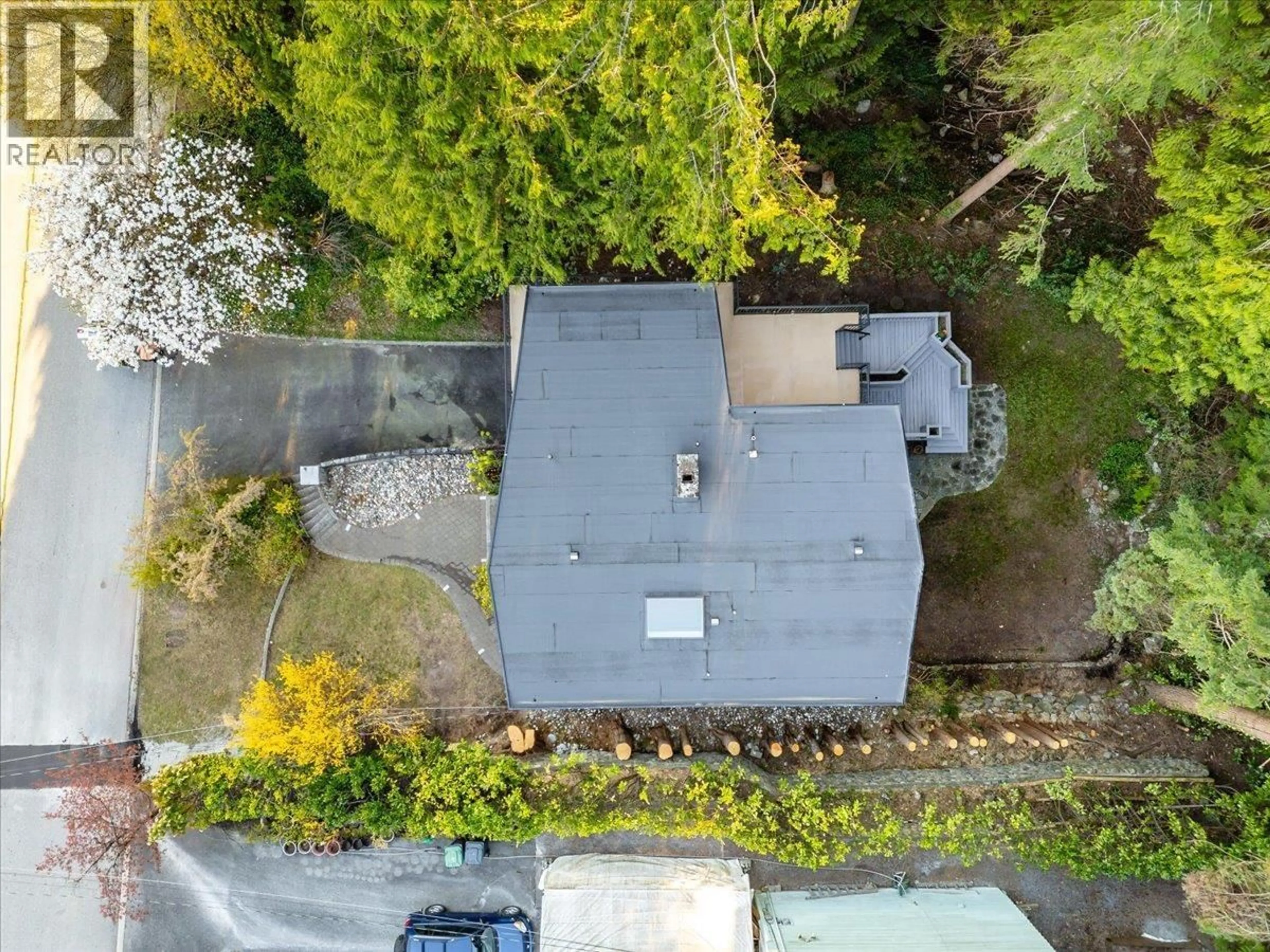 A pic from outside/outdoor area/front of a property/back of a property/a pic from drone, street for 868 PROSPECT AVENUE, North Vancouver British Columbia V7R2M3