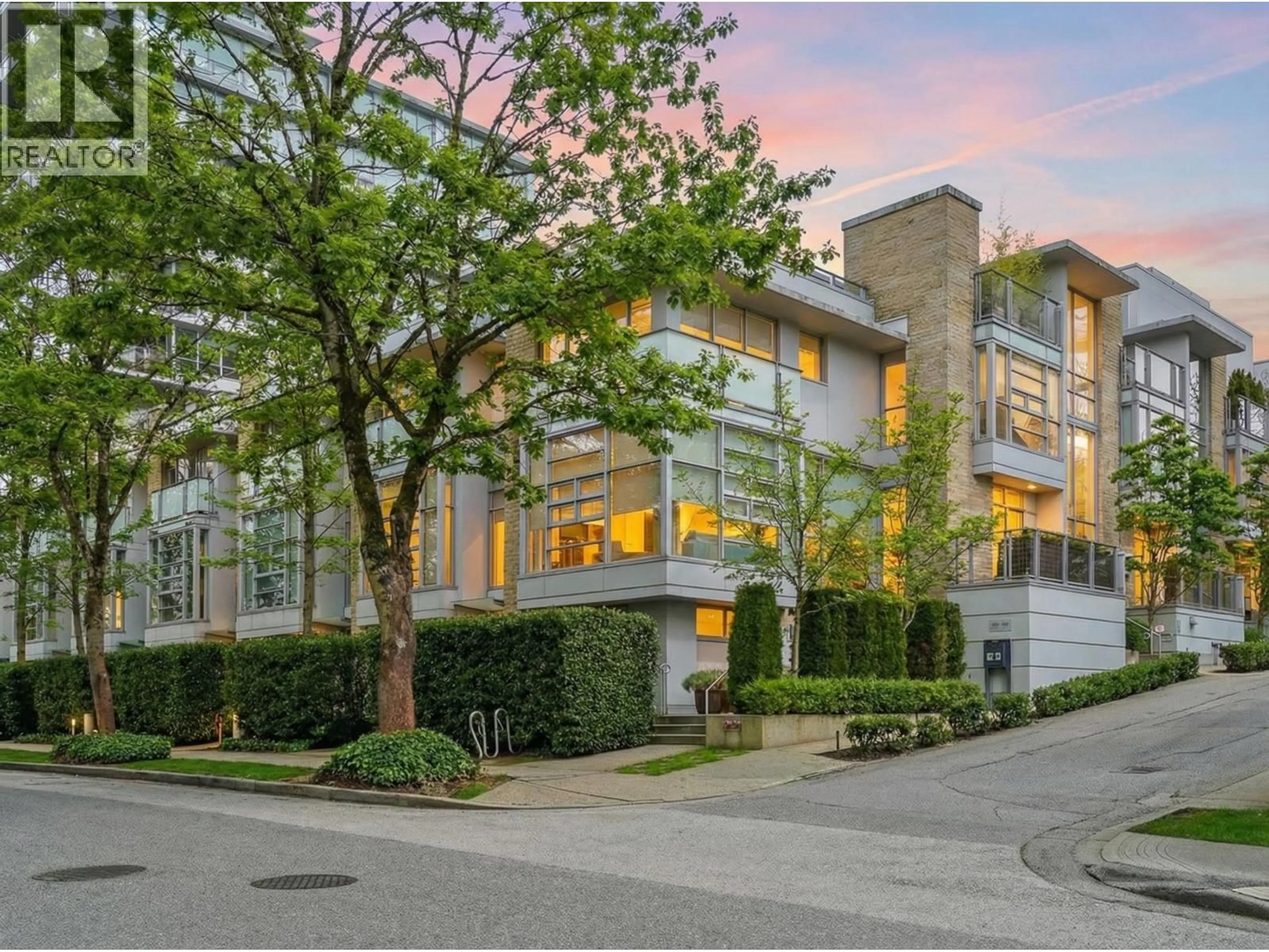 Home with brick exterior material, street for 1576 8 STREET, Vancouver British Columbia V6J4R8