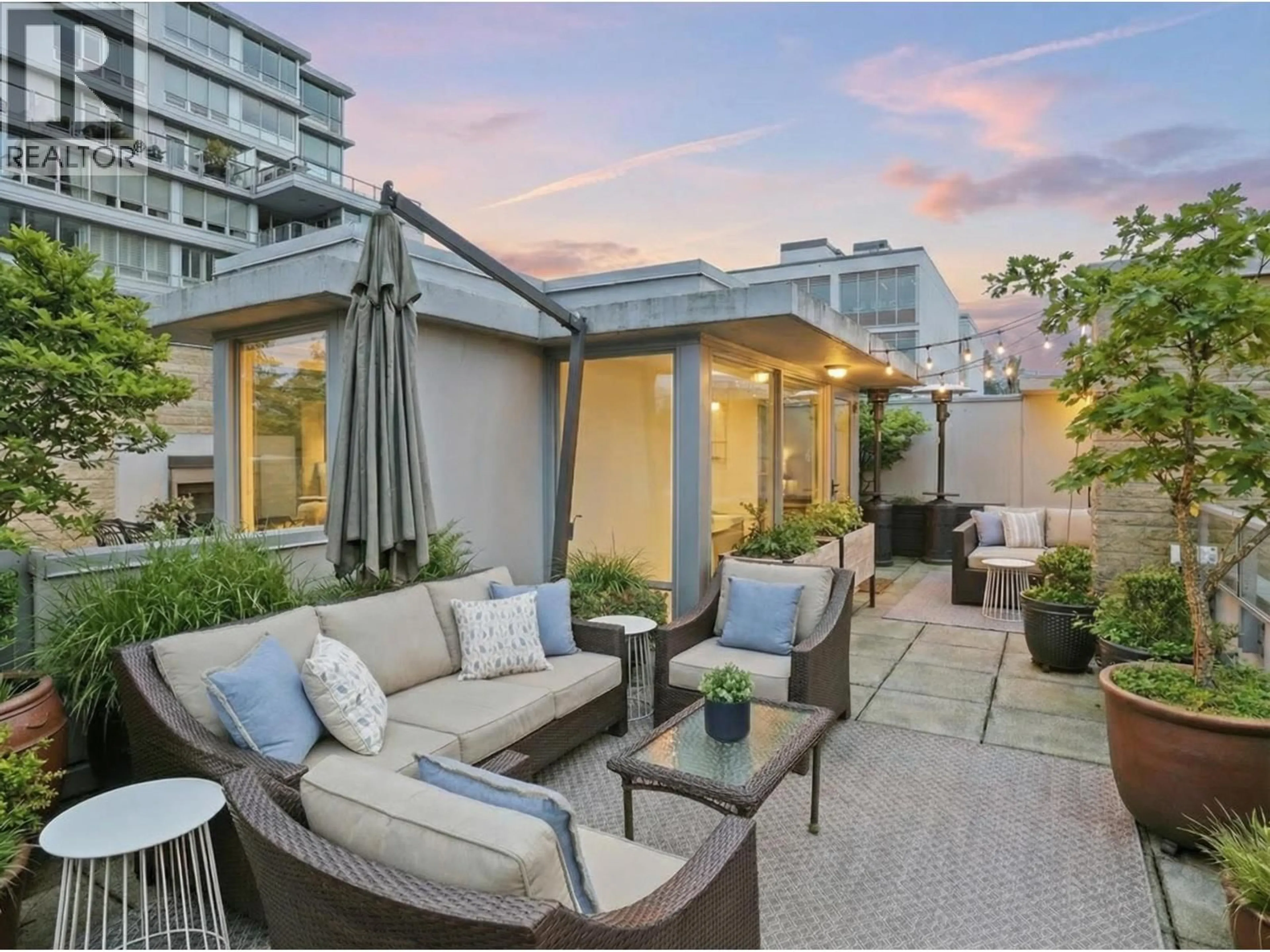 Patio, street for 1576 8 STREET, Vancouver British Columbia V6J4R8