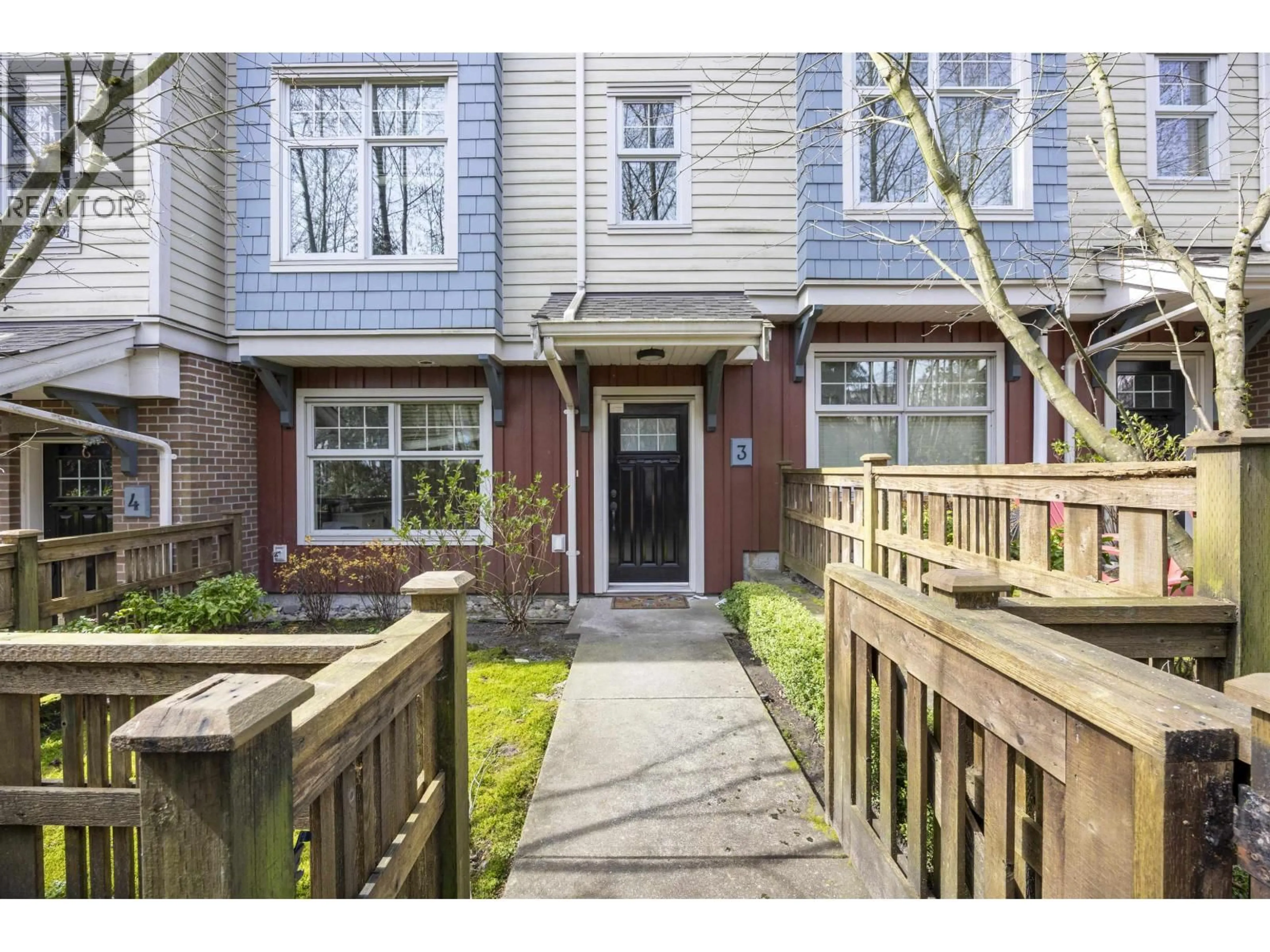 Indoor entryway for 3 - 3380 FRANCIS CRESCENT, Coquitlam British Columbia V3E0H1