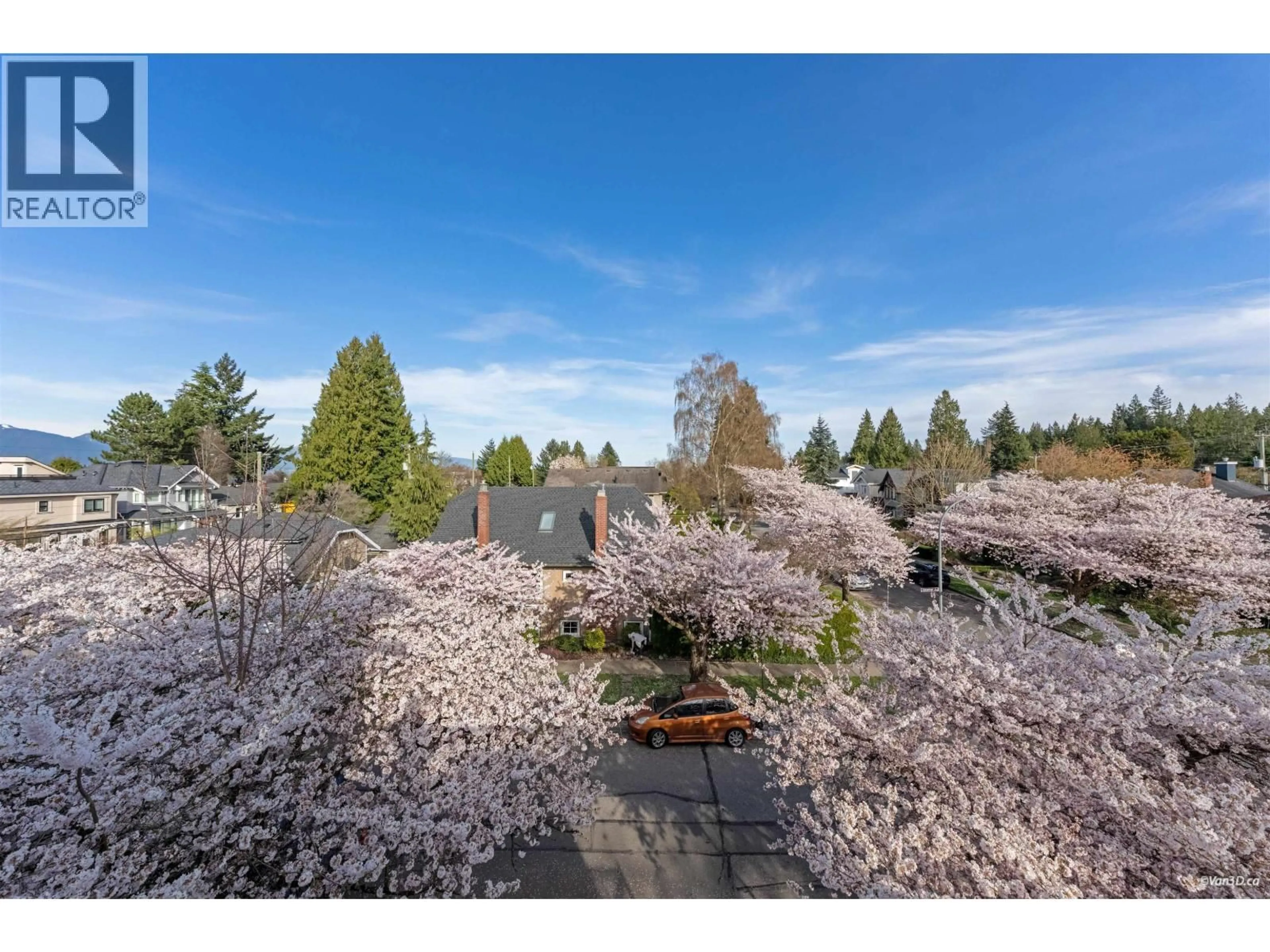 A pic from outside/outdoor area/front of a property/back of a property/a pic from drone, unknown for 1 - 4503 15TH AVENUE, Vancouver British Columbia V6R3B3