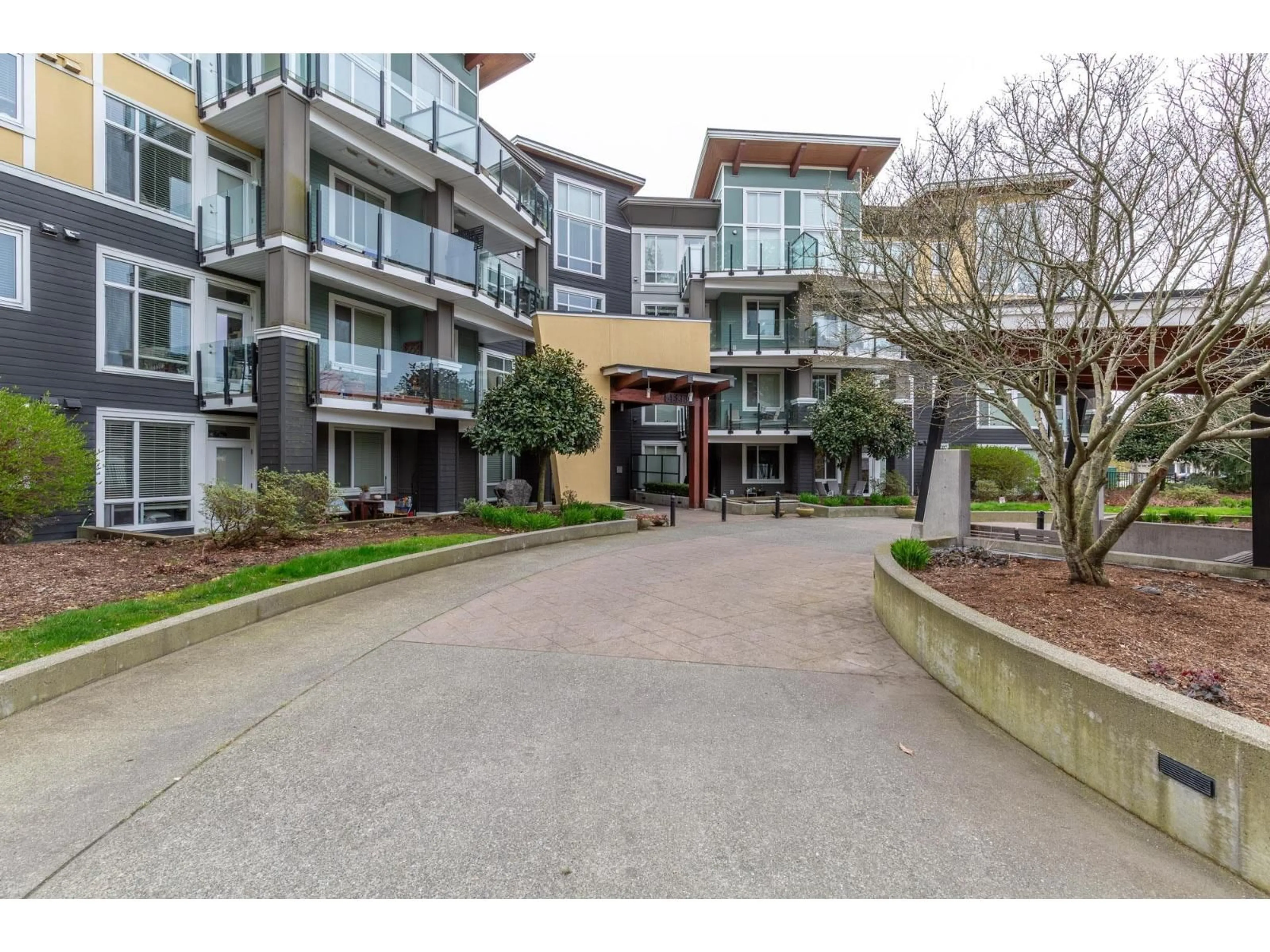 Indoor foyer for 202 - 45389 CHEHALIS DRIVE, Chilliwack British Columbia V2R0T9