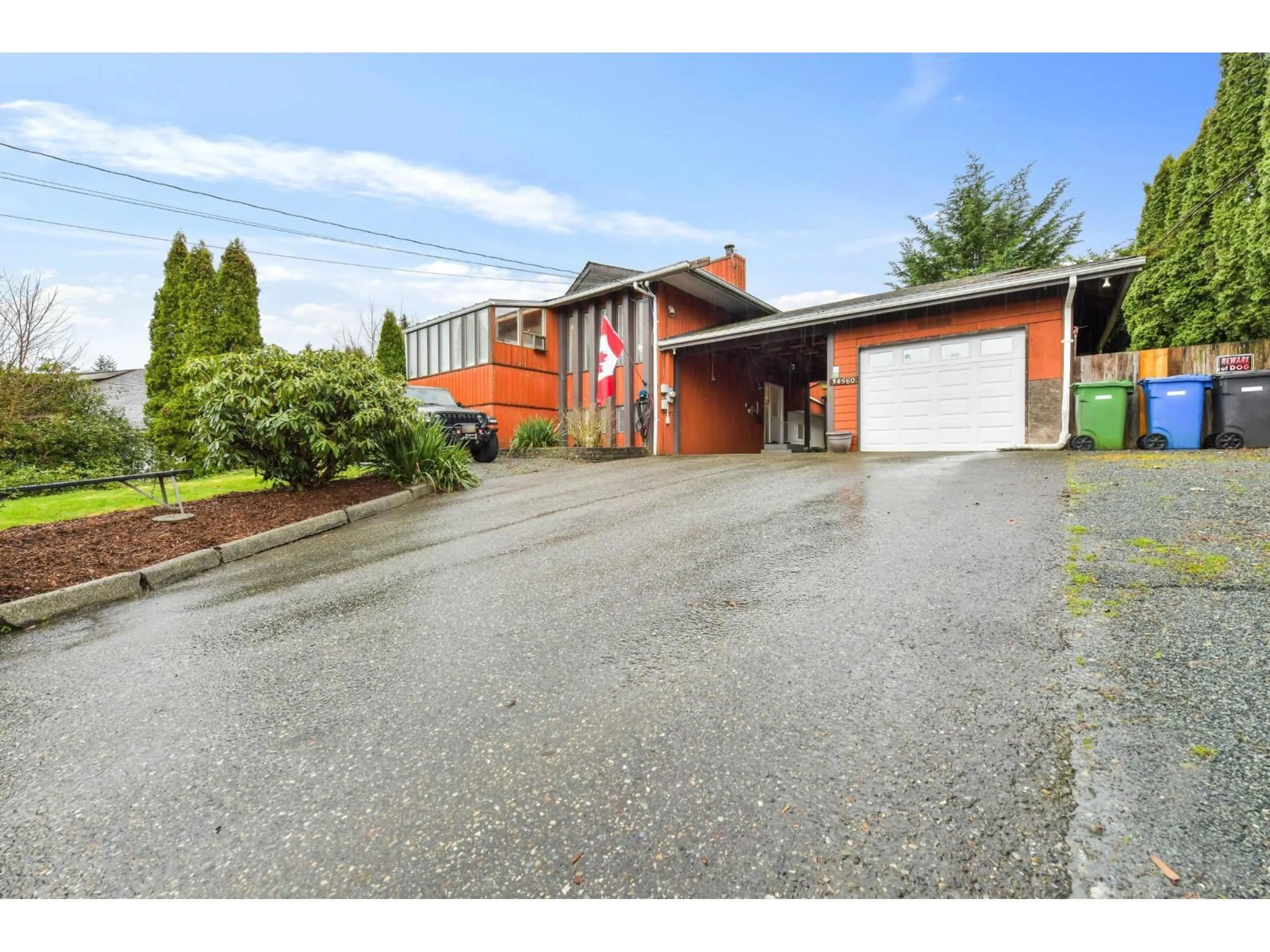 A pic from outside/outdoor area/front of a property/back of a property/a pic from drone, street for 34560 HURST CRESCENT, Abbotsford British Columbia V2S5B4