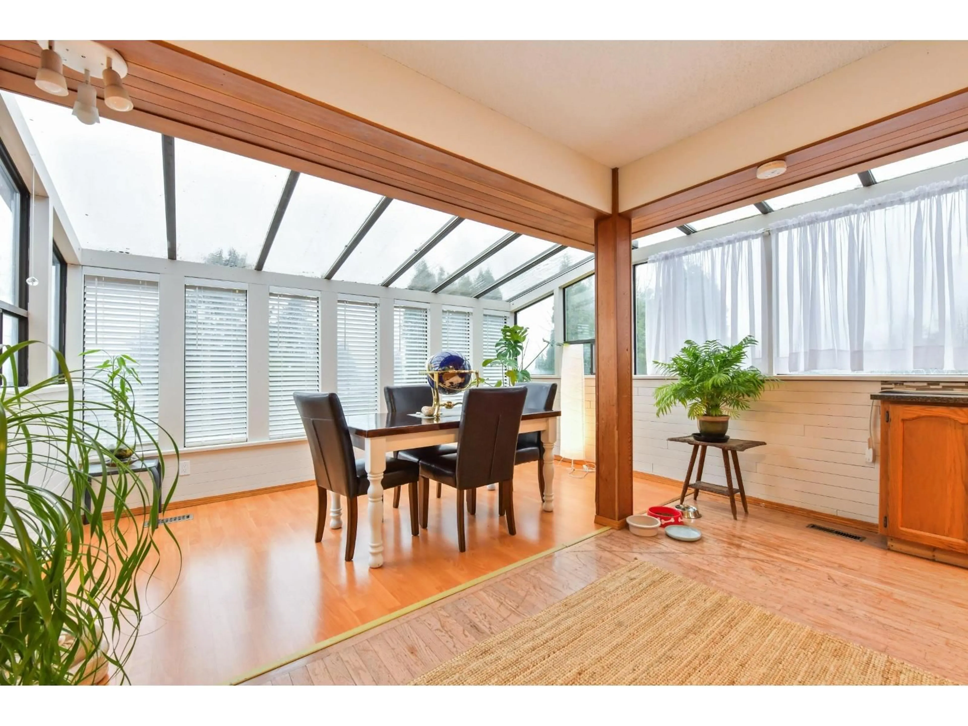 Dining room, wood/laminate floor for 34560 HURST CRESCENT, Abbotsford British Columbia V2S5B4