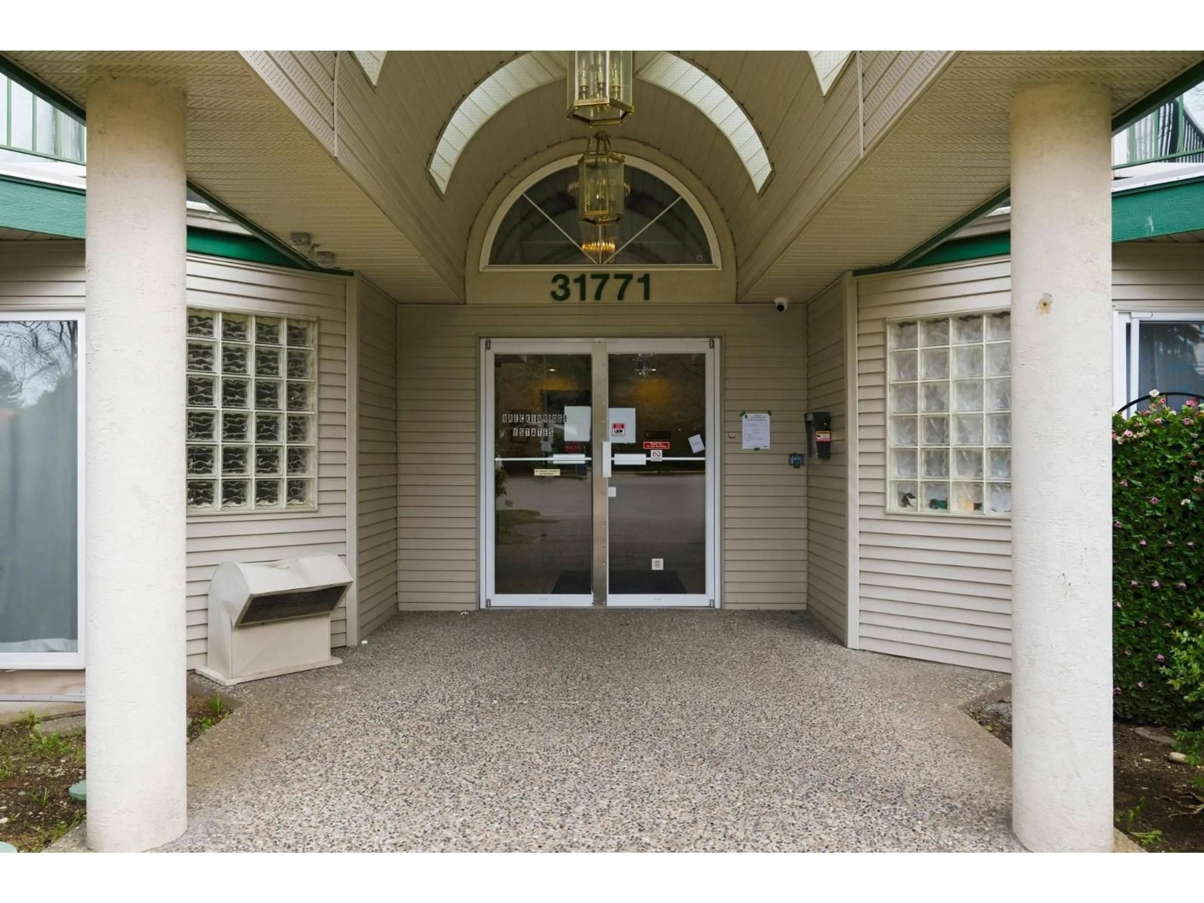 Indoor foyer for 404 - 31771 PEARDONVILLE ROAD, Abbotsford British Columbia V2T1L2