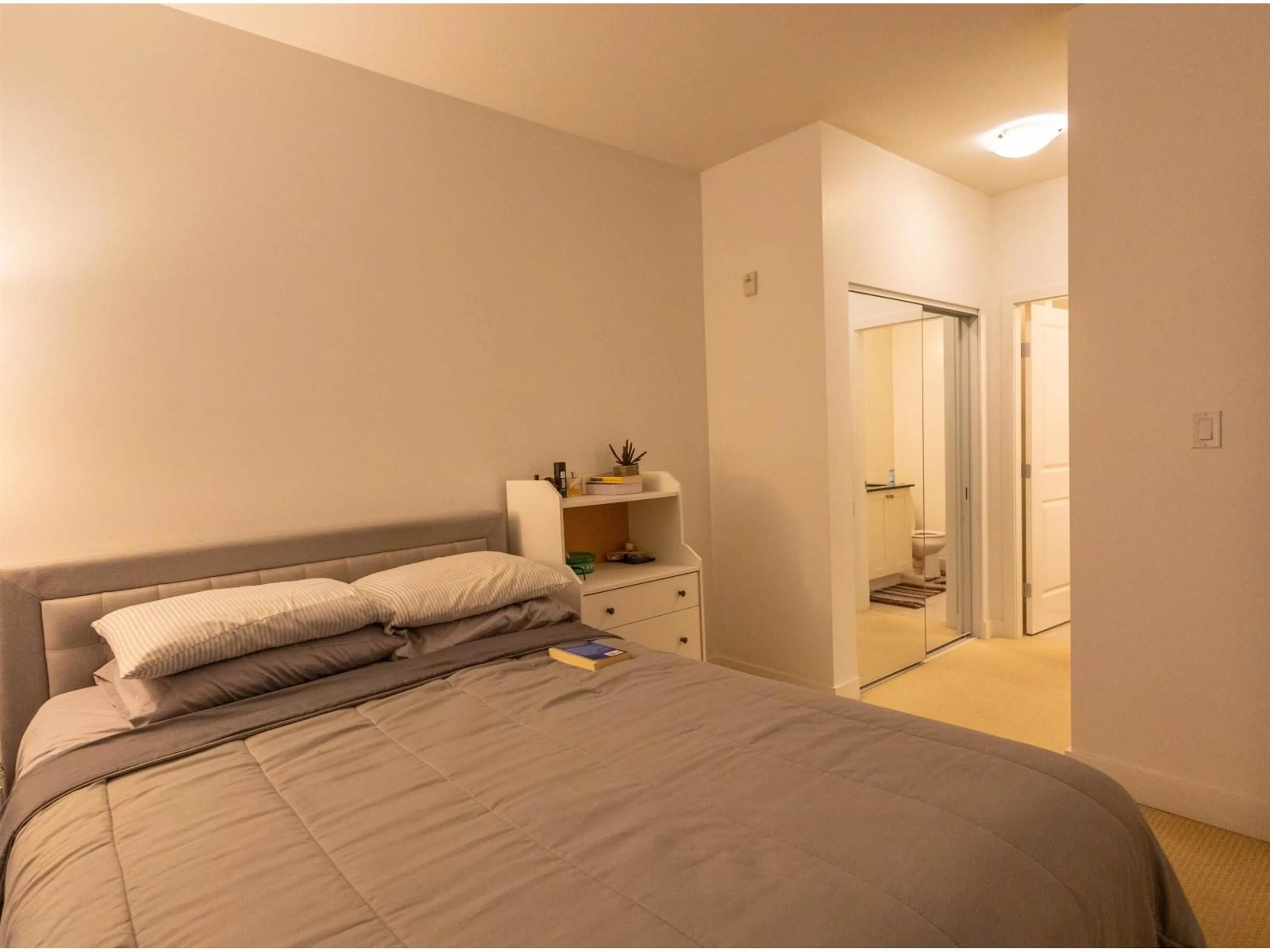 A pic of a room for 305 - 15850 26 AVENUE AVENUE, Surrey British Columbia V3Z2N6