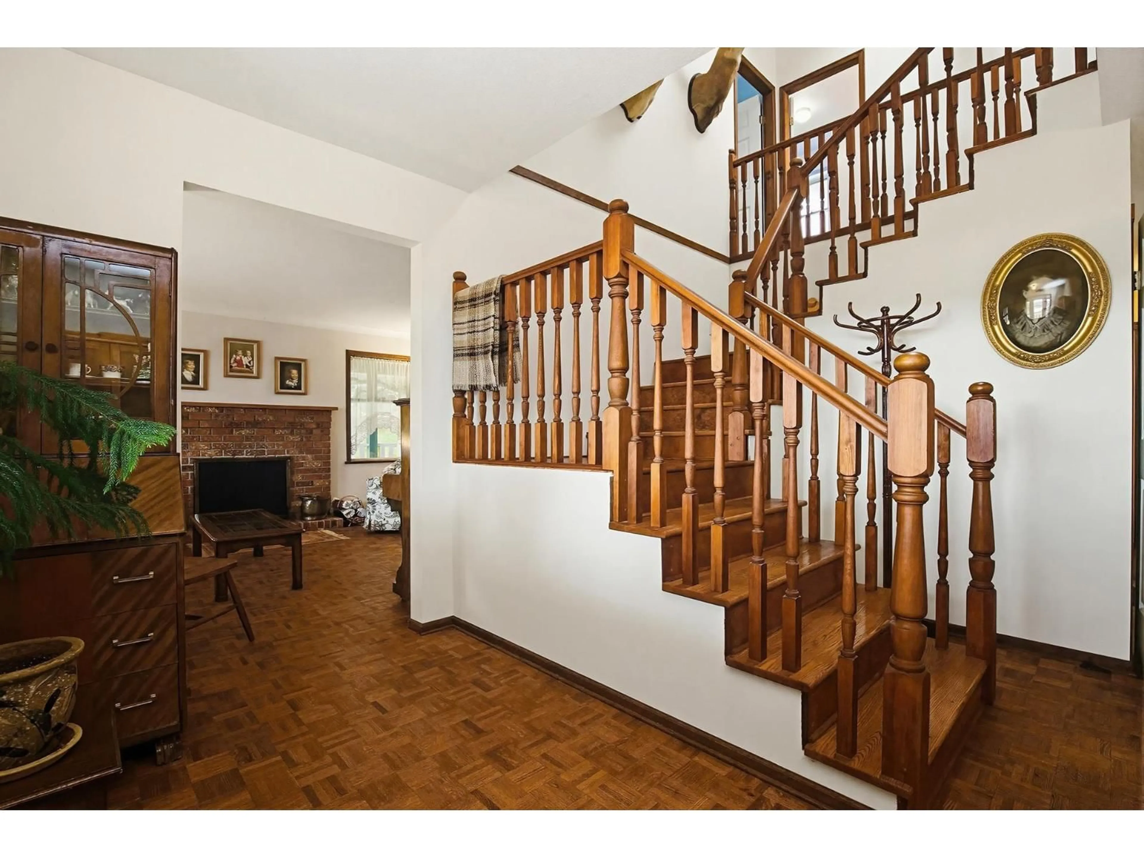 Indoor foyer for 30199 SILVERDALE AVENUE, Mission British Columbia V4S1H2