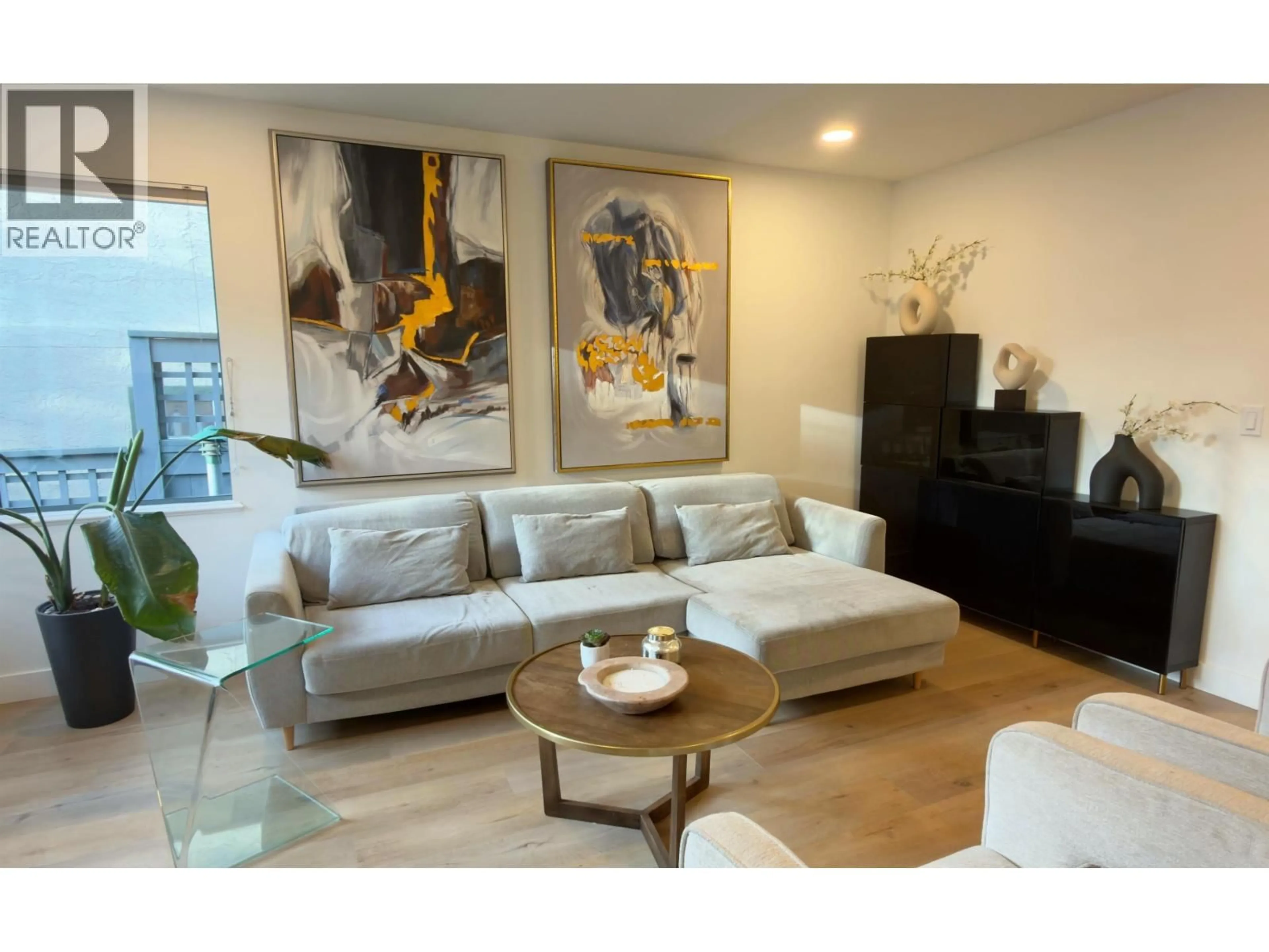 Living room with furniture, wood/laminate floor for 10 - 2118 EASTERN AVENUE, North Vancouver British Columbia V7L3G3