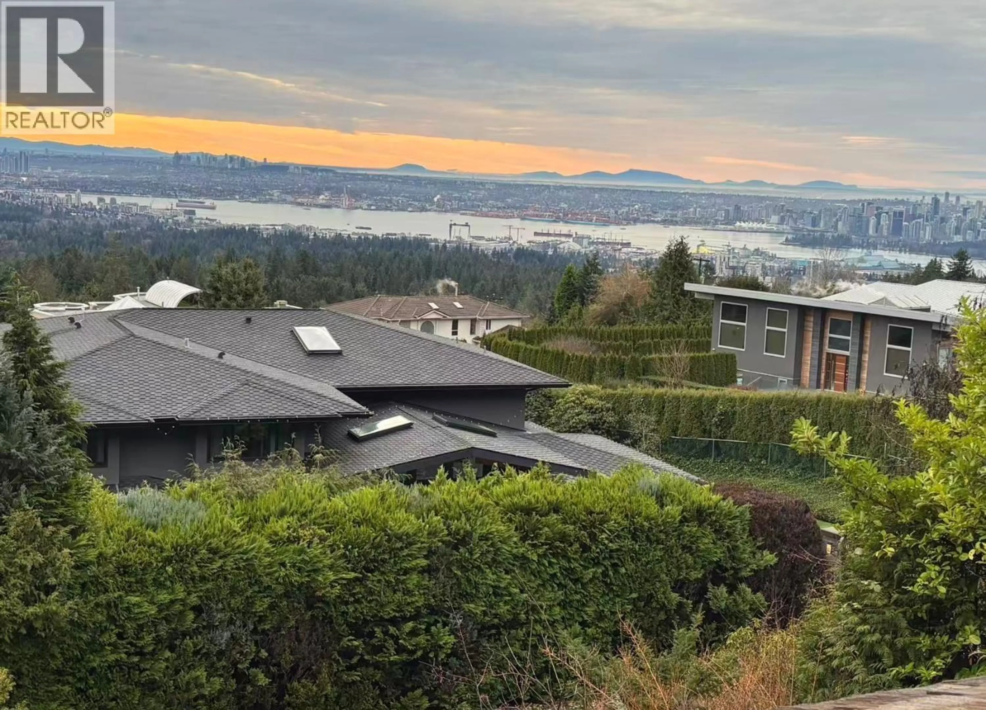 A pic from outside/outdoor area/front of a property/back of a property/a pic from drone, mountain view for 657 ANDOVER PLACE, West Vancouver British Columbia V7S1Y6