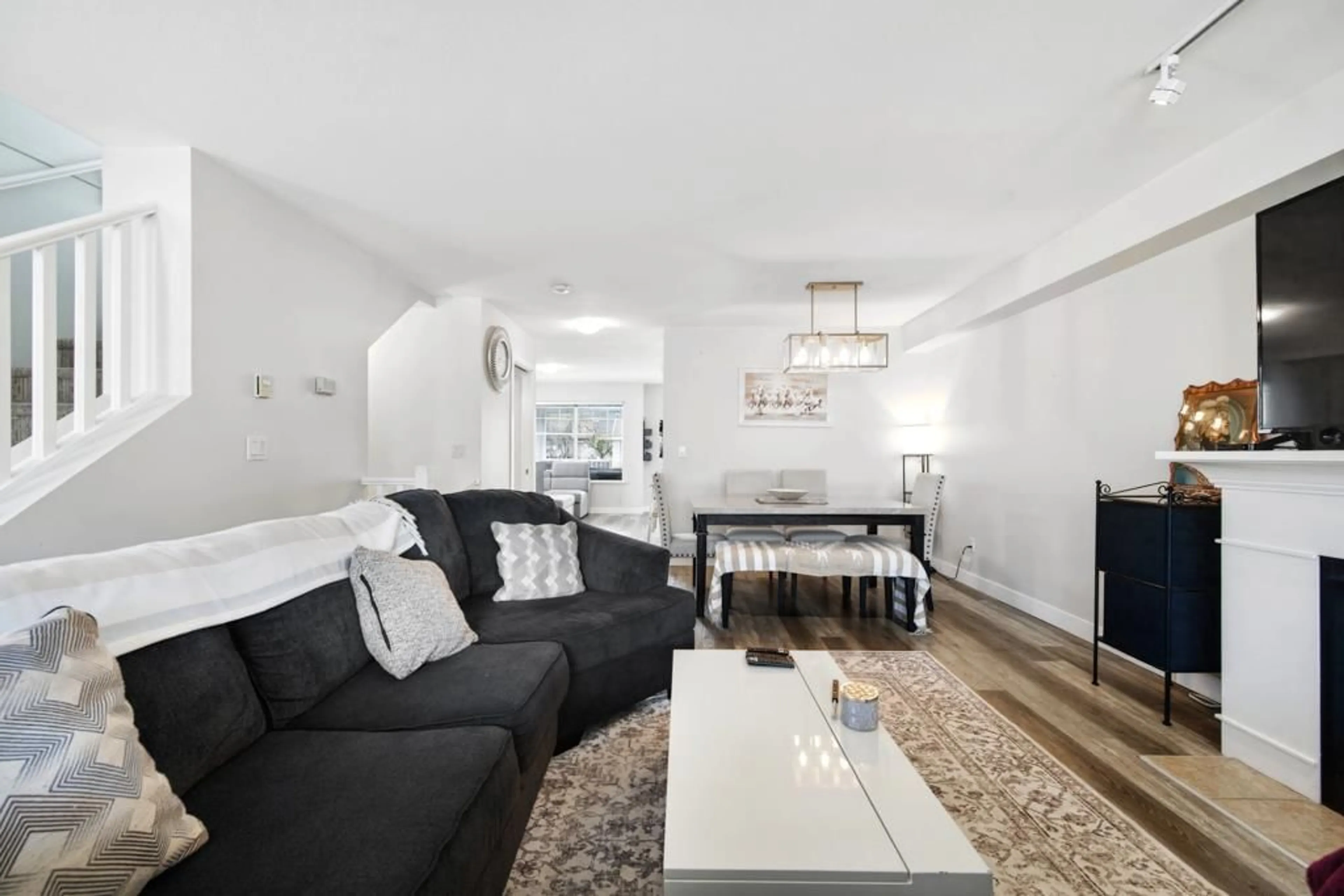 Living room with furniture, unknown for 8 - 6568 193B STREET, Surrey British Columbia V4N5S2