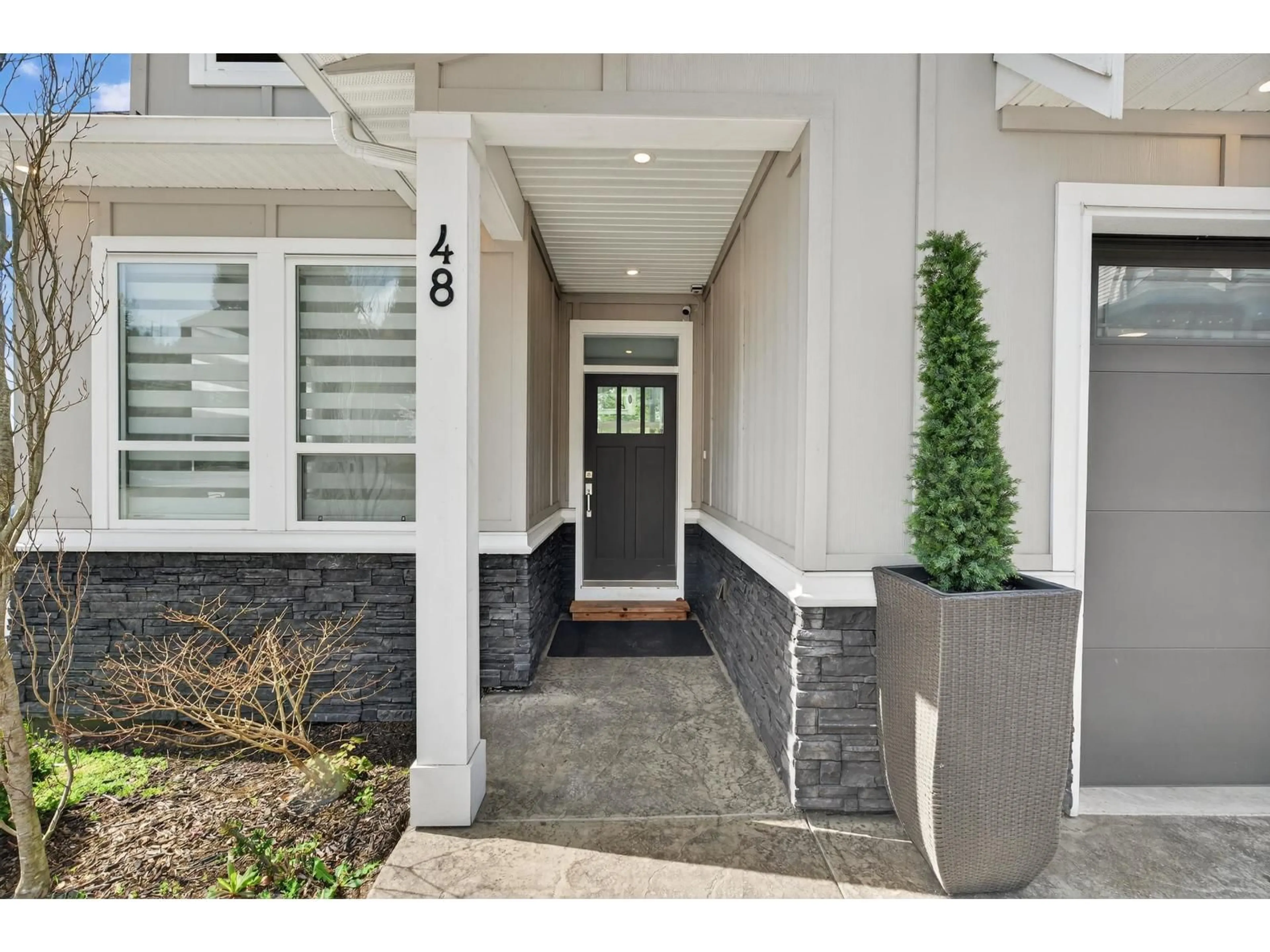 Indoor entryway for 48 - 4295 OLD CLAYBURN ROAD, Abbotsford British Columbia V3G0G4