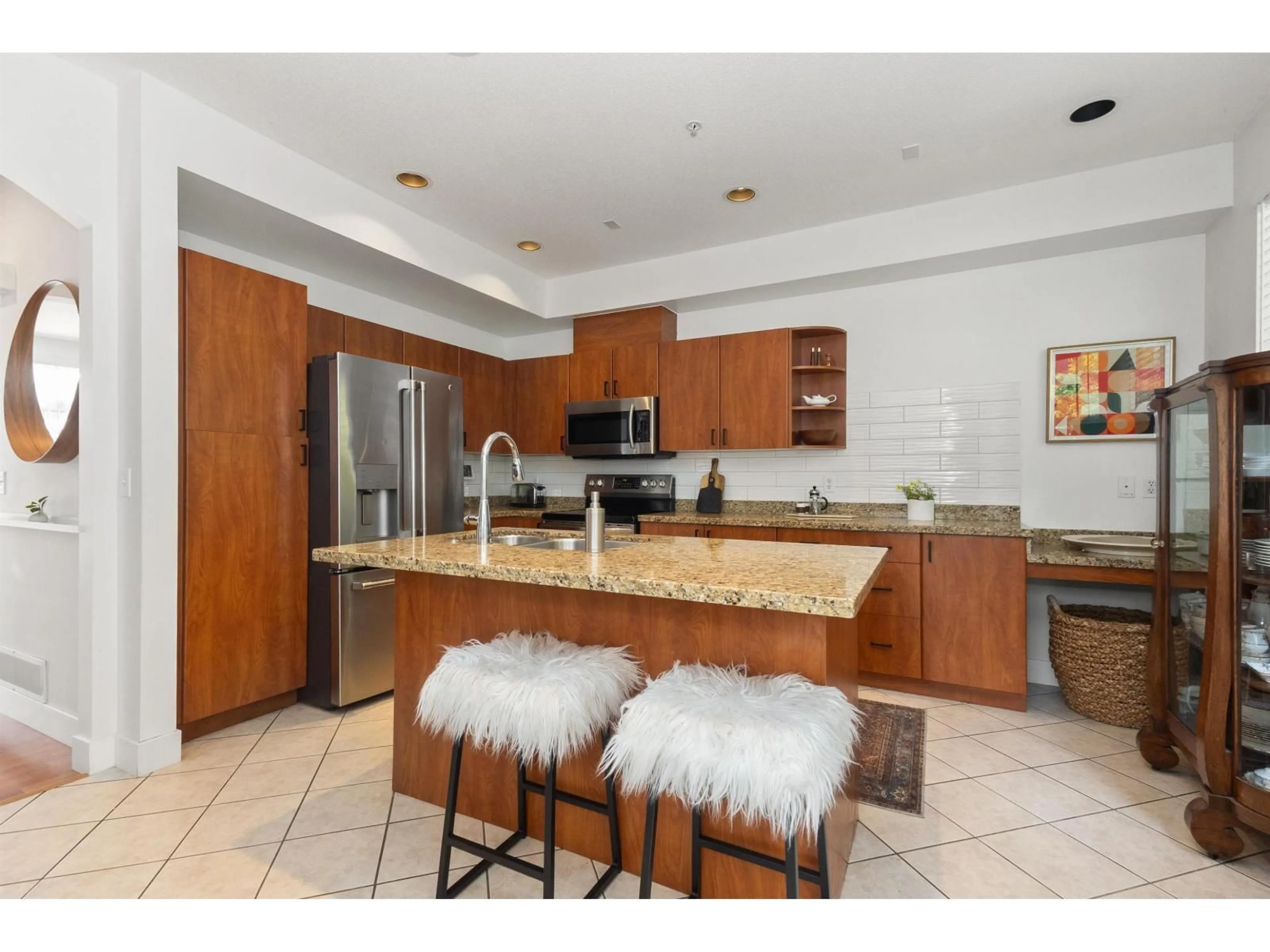 Open concept kitchen, ceramic/tile floor for 89 - 35287 OLD YALE ROAD, Abbotsford British Columbia V3H8H5