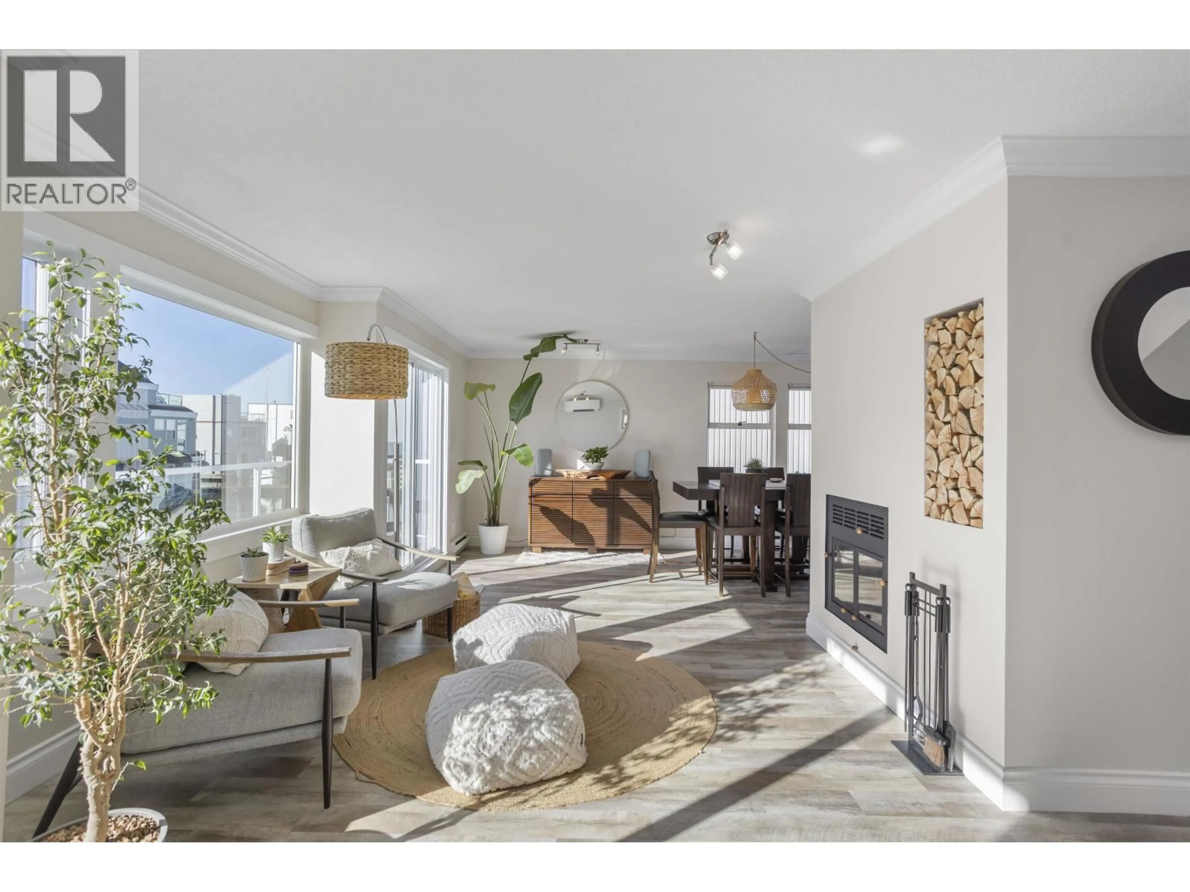 Living room with furniture, unknown for 10 - 3459 RIVER ROAD, Ladner British Columbia V4K4Y6