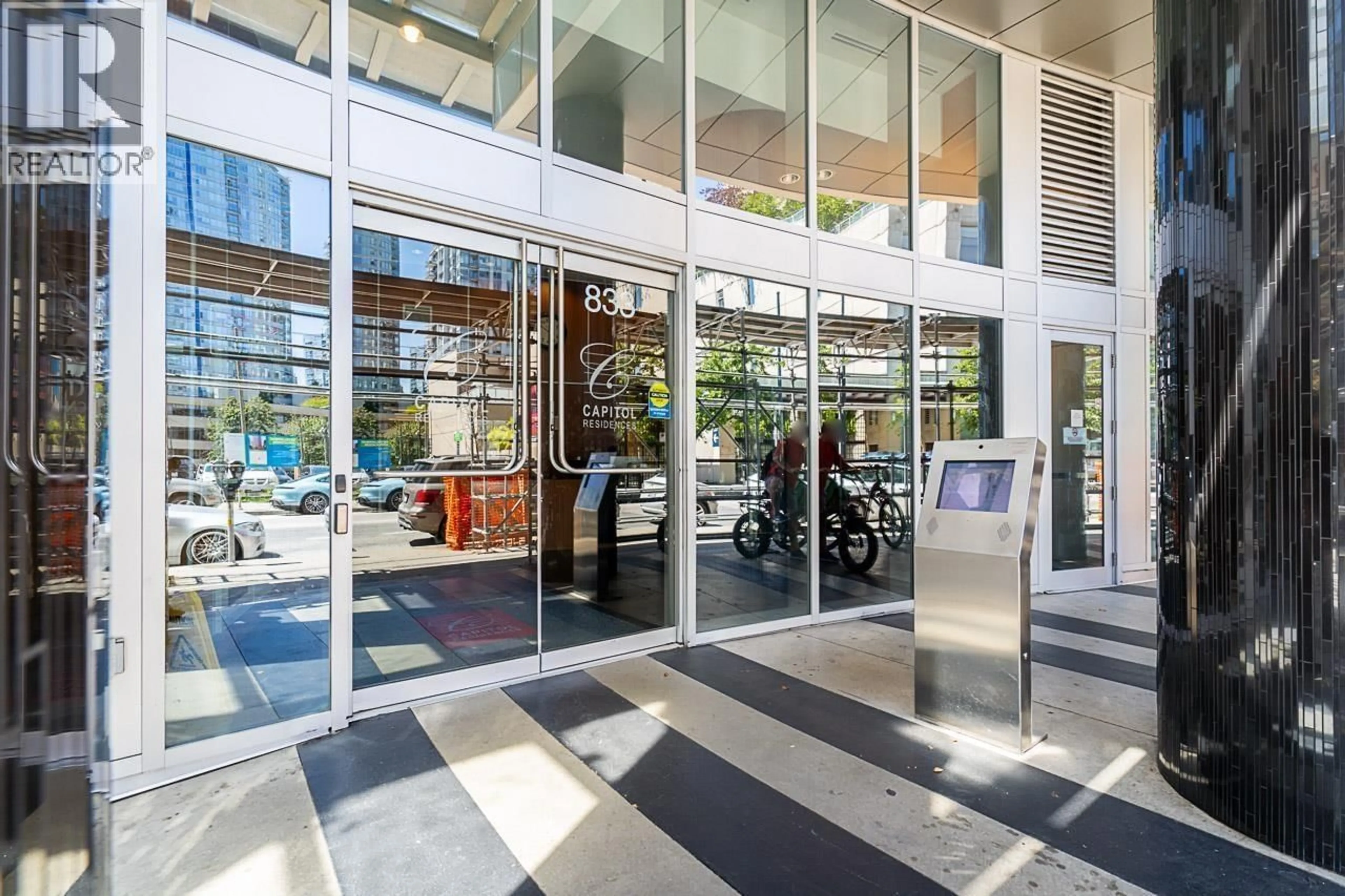 Indoor foyer for 1104 - 833 SEYMOUR STREET, Vancouver British Columbia V6B0G4