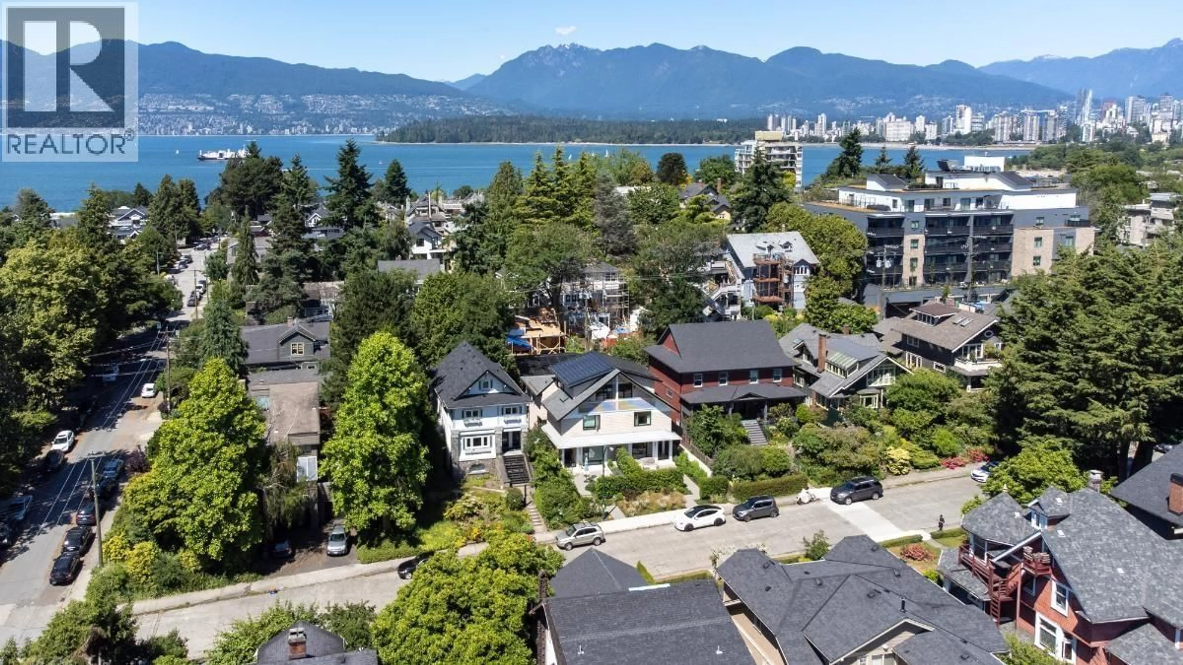 A pic from outside/outdoor area/front of a property/back of a property/a pic from drone, water/lake/river/ocean view for 2575 3RD AVENUE, Vancouver British Columbia V6K1M2