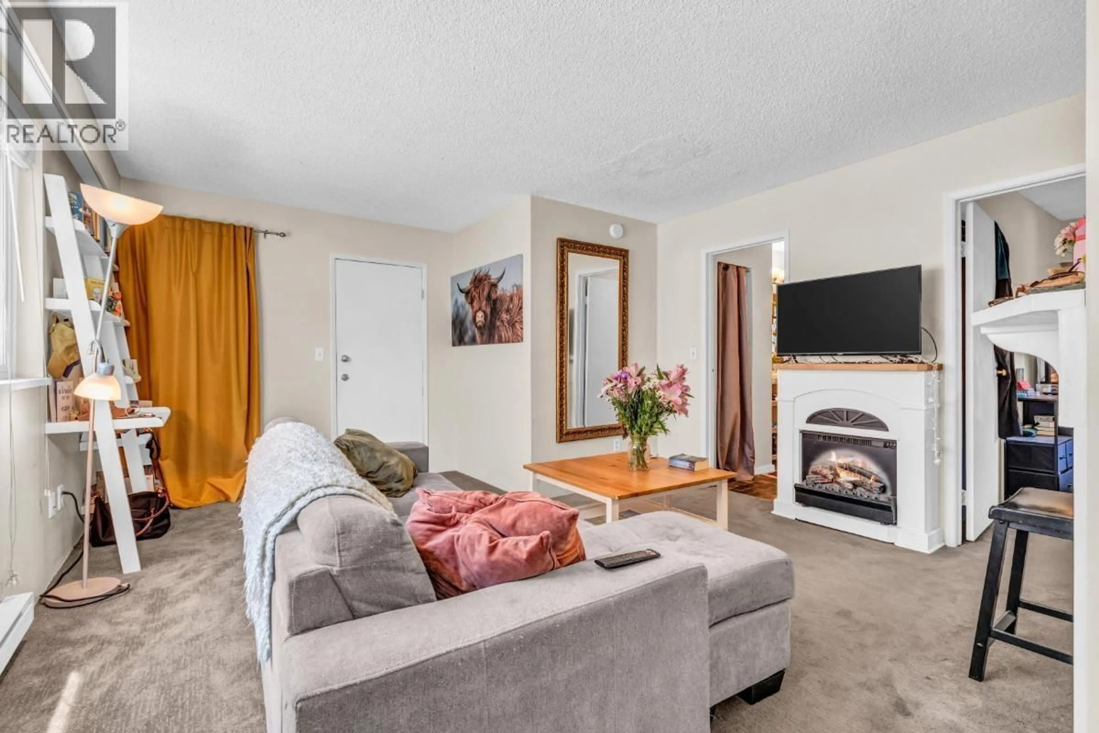 Living room with furniture, unknown for 2575 3RD AVENUE, Vancouver British Columbia V6K1M2