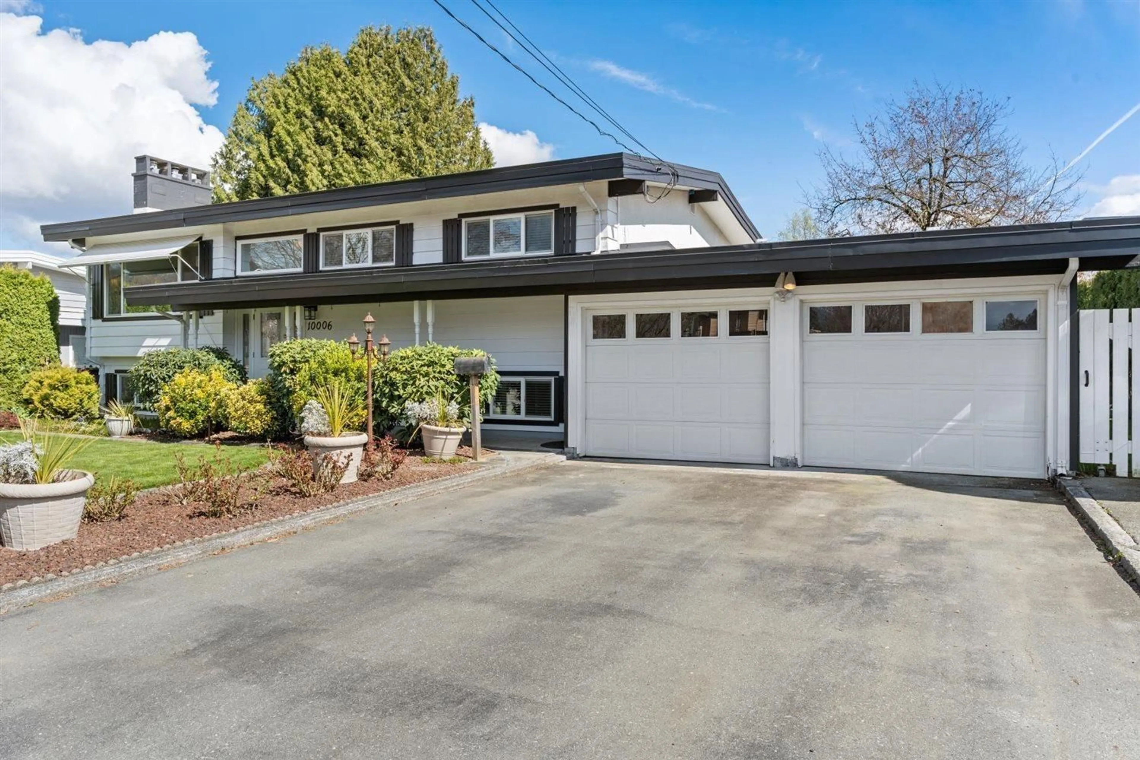 Home with vinyl exterior material, street for 10006 KILLARNEY DRIVE, Chilliwack British Columbia V2P5P4