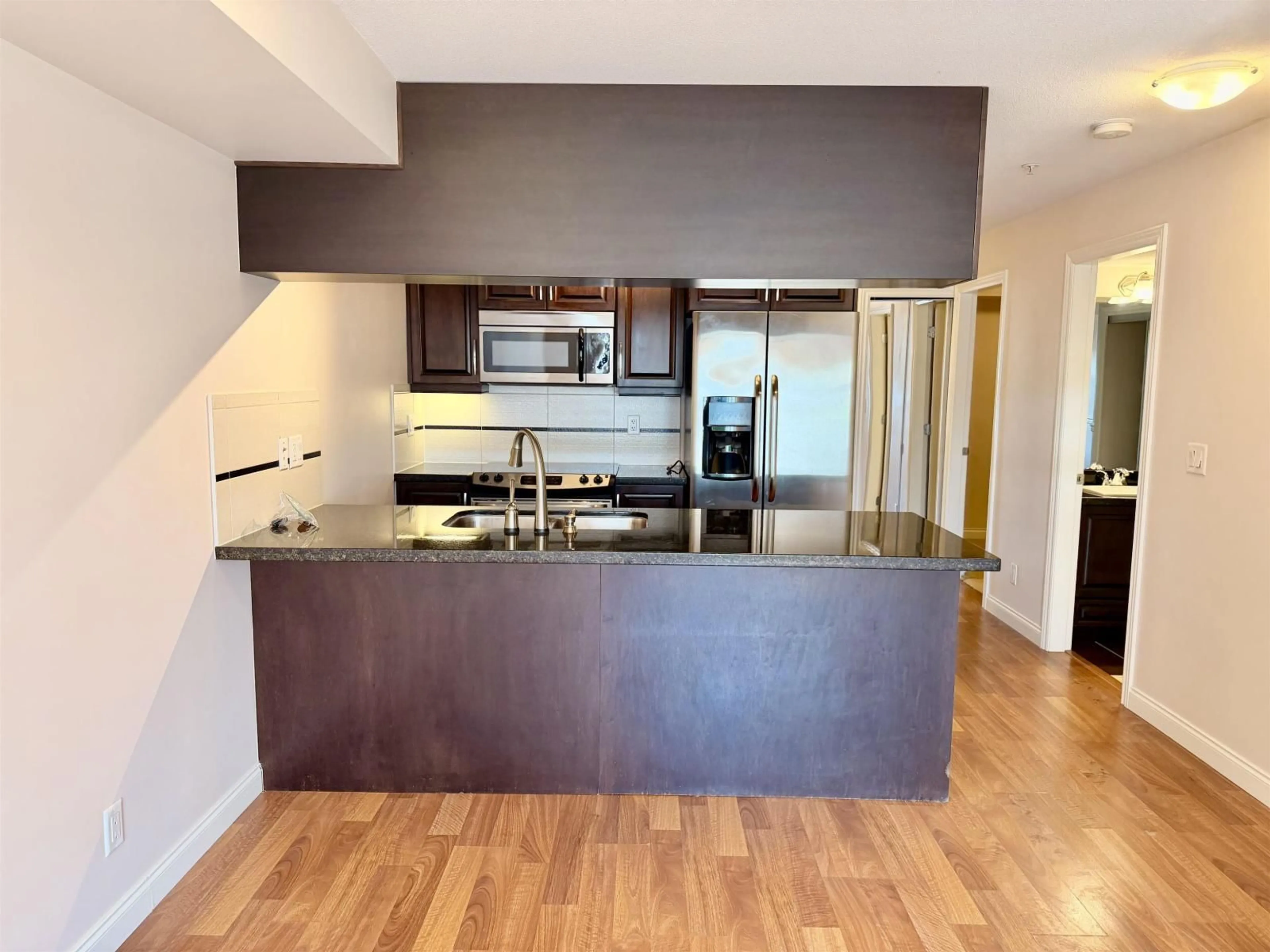 Open concept kitchen, unknown for 114 - 19939 55A AVENUE, Langley British Columbia V4P1R9