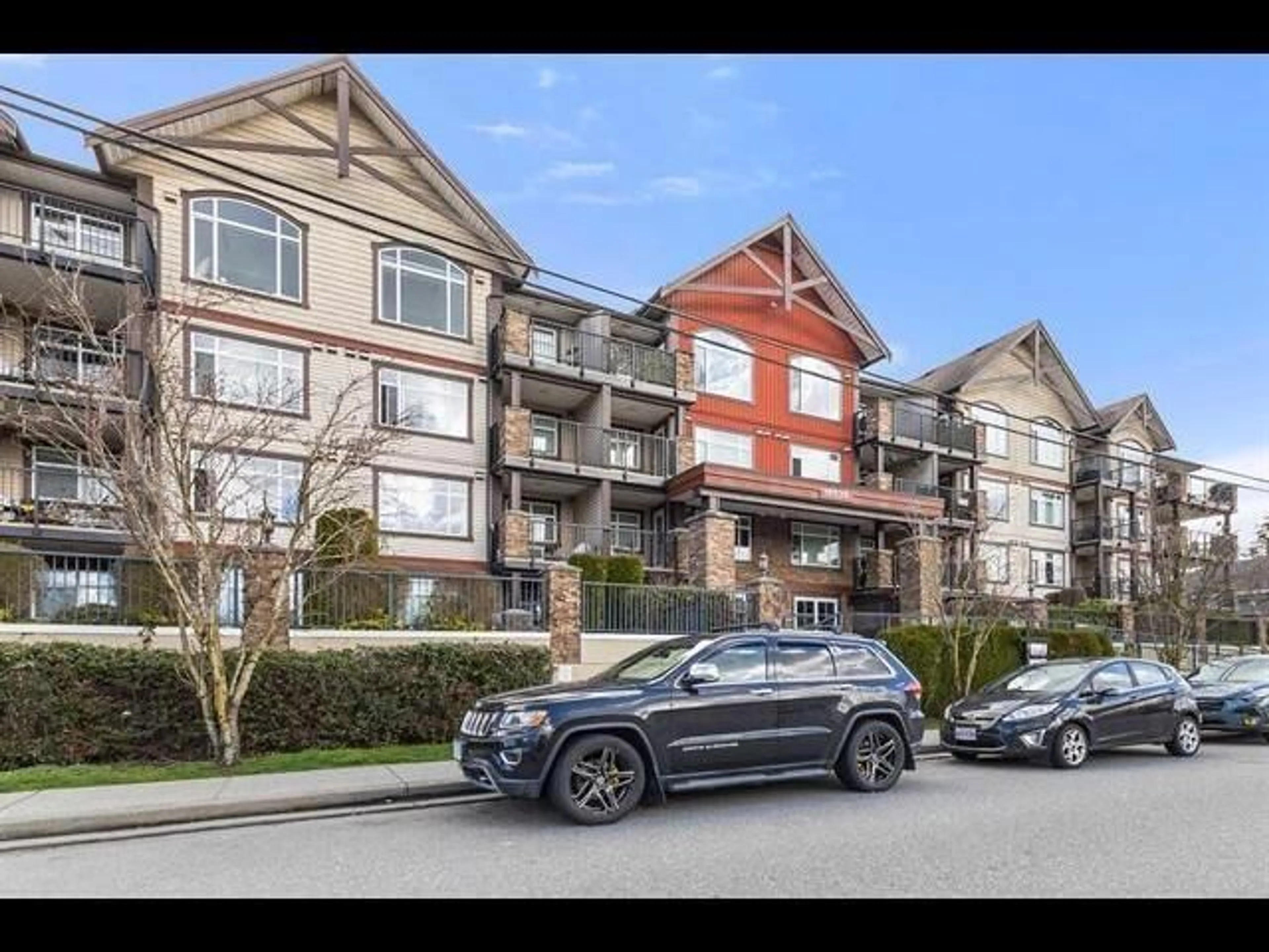 A pic from outside/outdoor area/front of a property/back of a property/a pic from drone, mountain view for 114 - 19939 55A AVENUE, Langley British Columbia V4P1R9