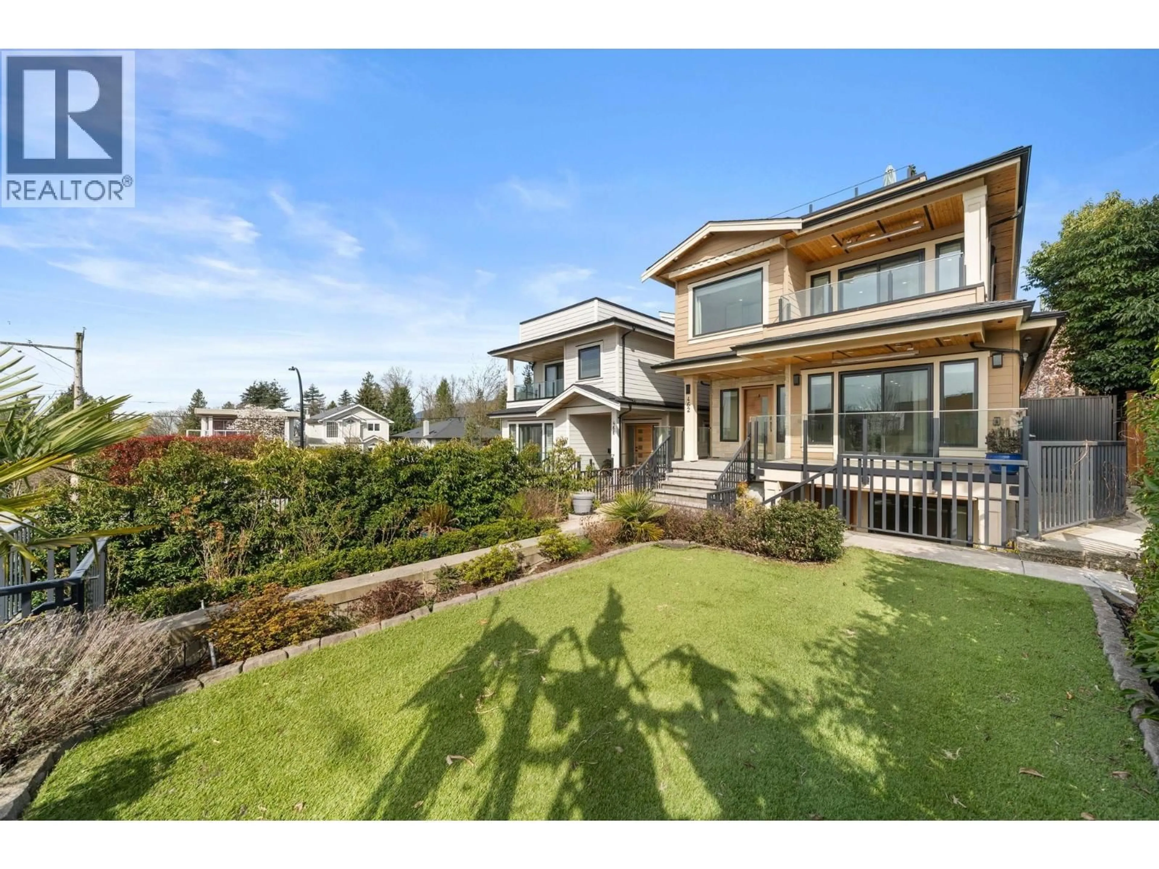 A pic from outside/outdoor area/front of a property/back of a property/a pic from drone, mountain view for 462 14TH STREET, North Vancouver British Columbia V7M1P7