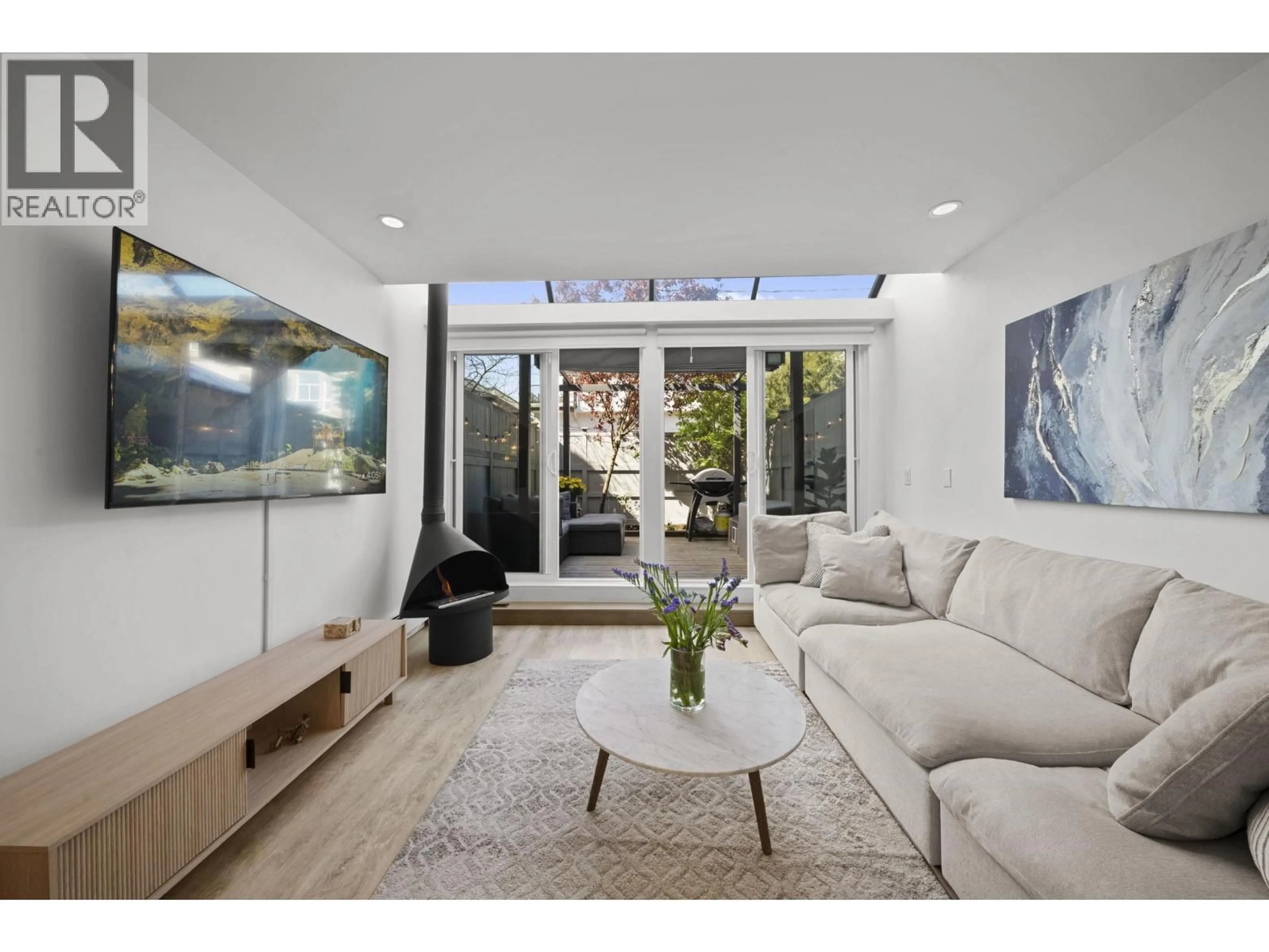 Living room with furniture, unknown for 109 - 2125 YORK AVENUE, Vancouver British Columbia V6K1C4