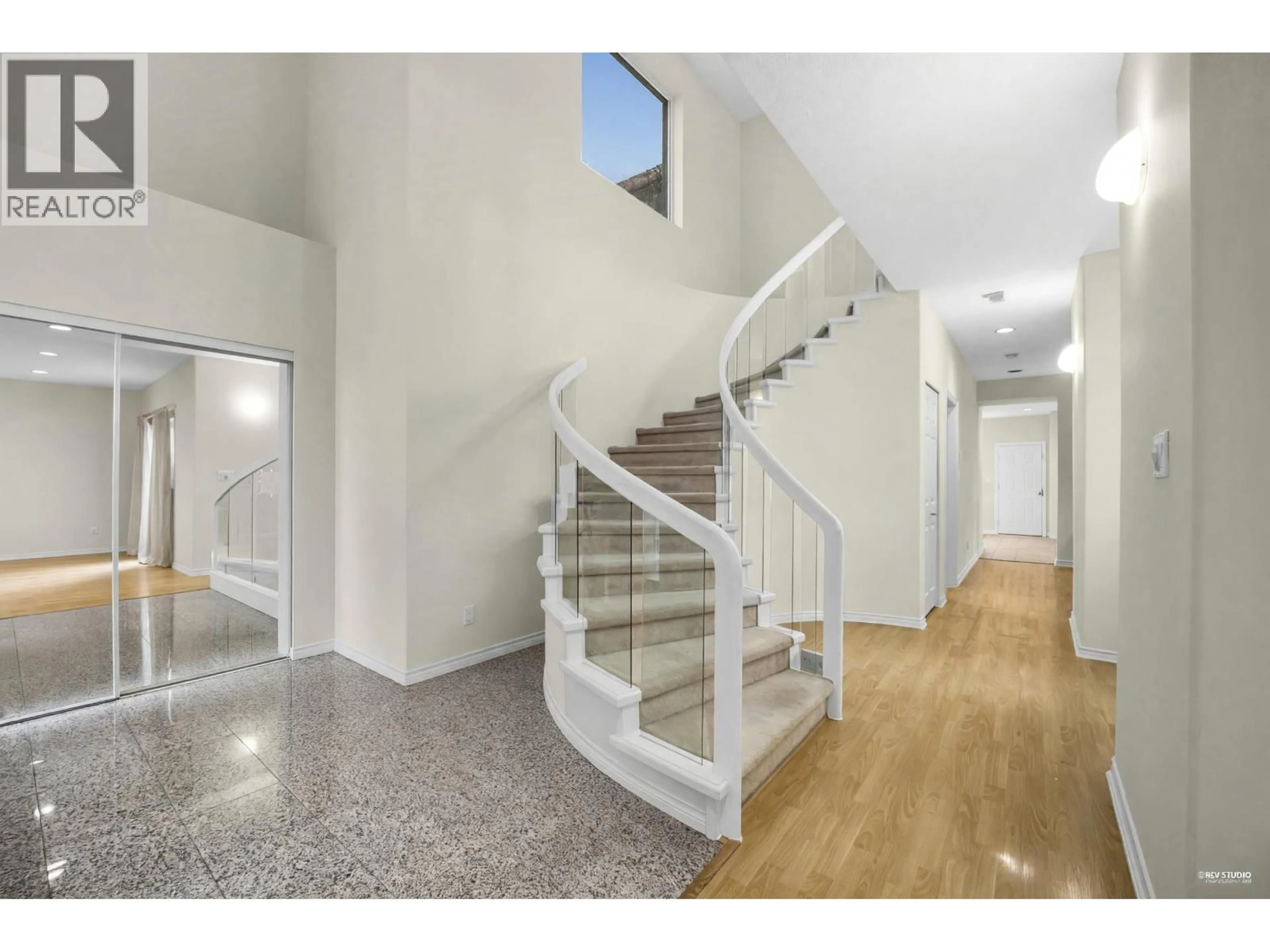 Indoor foyer for 6780 COMSTOCK ROAD, Richmond British Columbia V7C2X6