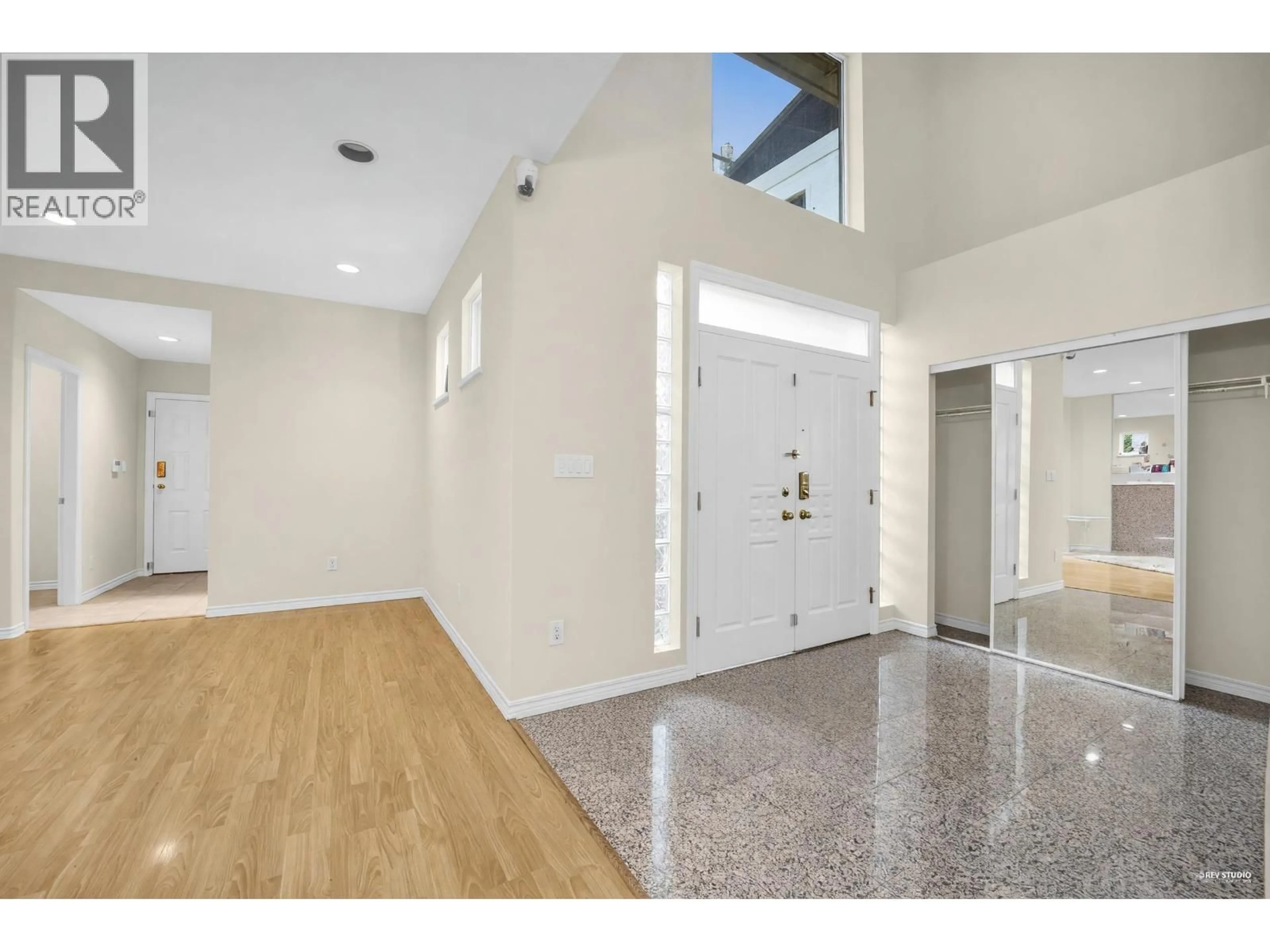 Indoor foyer for 6780 COMSTOCK ROAD, Richmond British Columbia V7C2X6