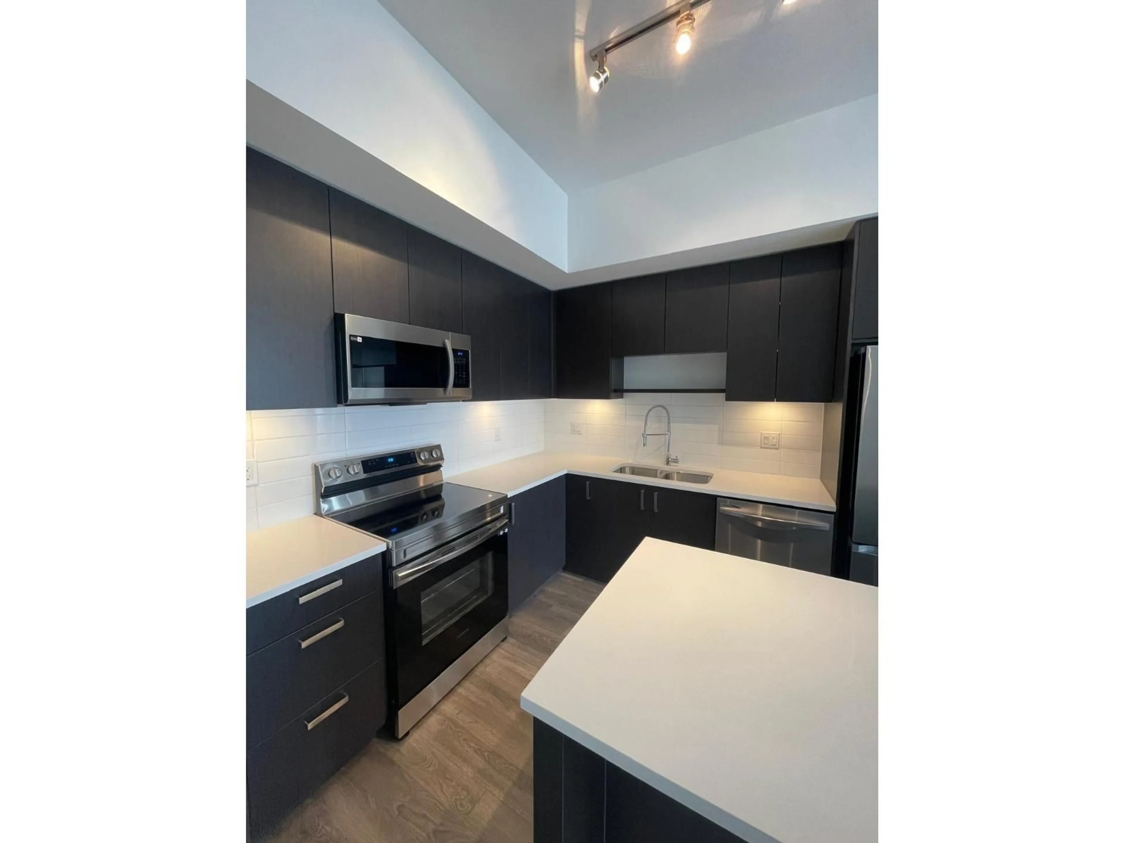 Unknown for 609 - 15815 85 AVENUE, Surrey British Columbia V4N6X5