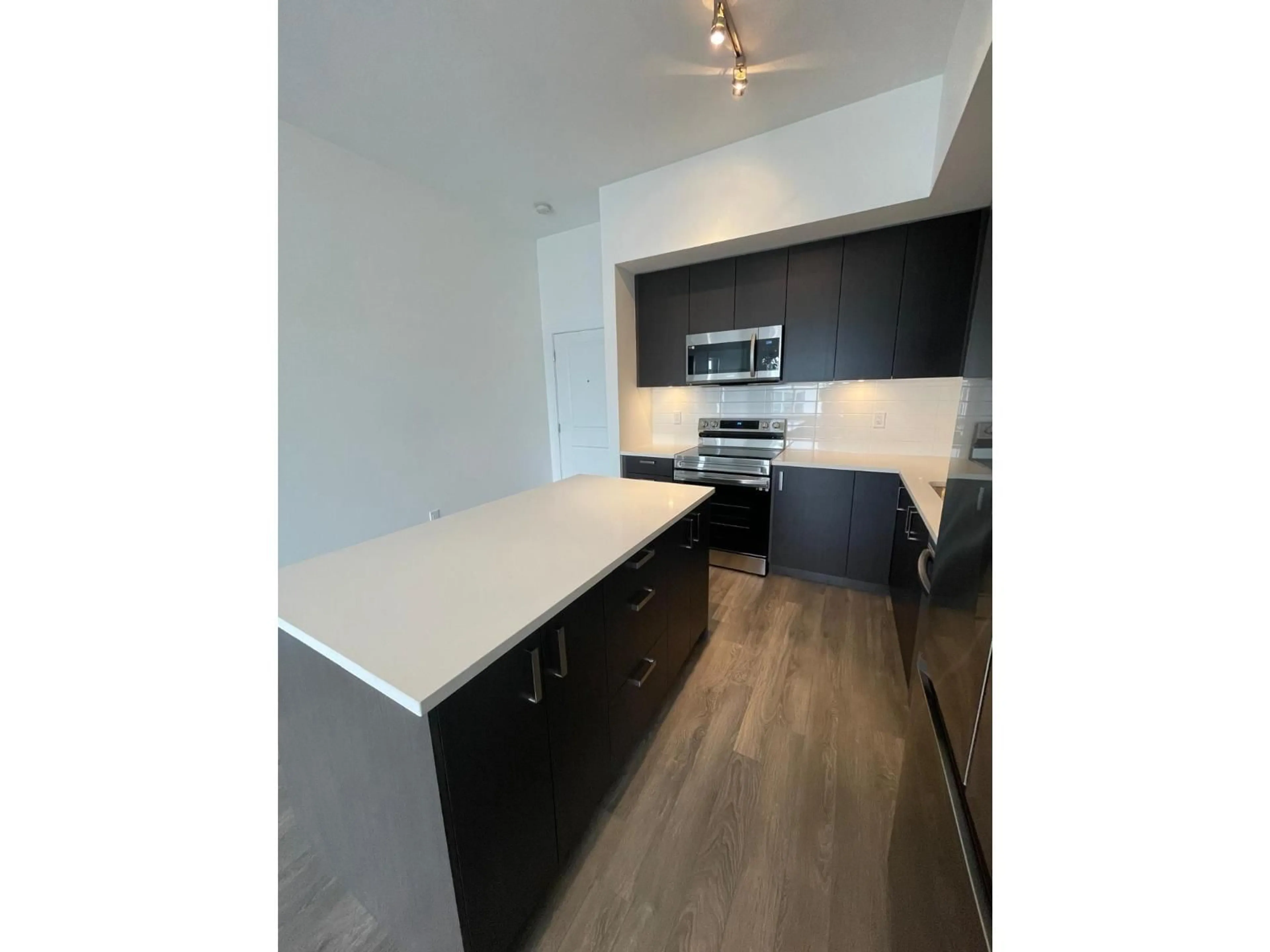 Open concept kitchen, unknown for 609 - 15815 85 AVENUE, Surrey British Columbia V4N6X5