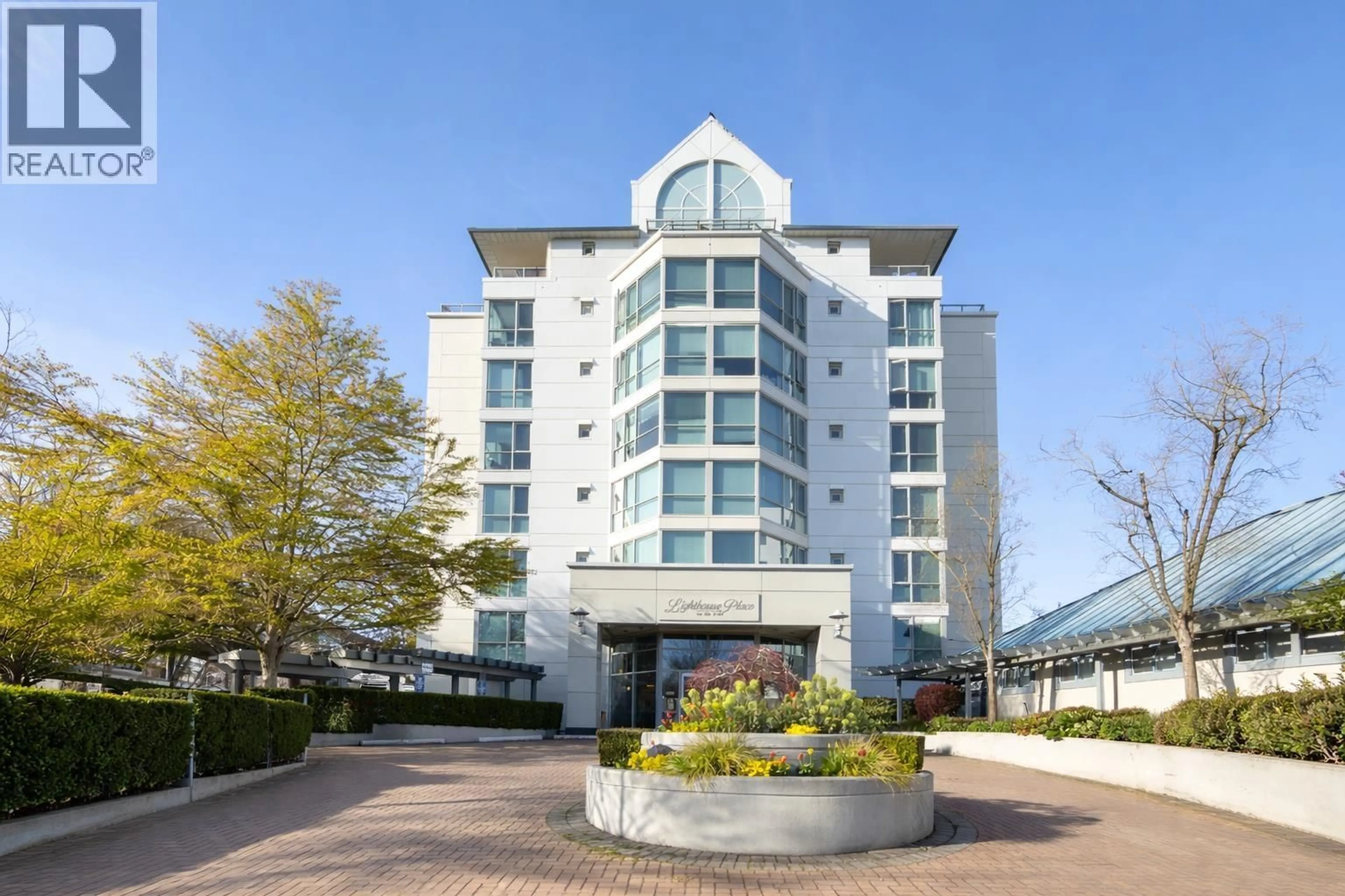 Indoor foyer for 307 - 5860 DOVER CRESCENT, Richmond British Columbia V7C5S6