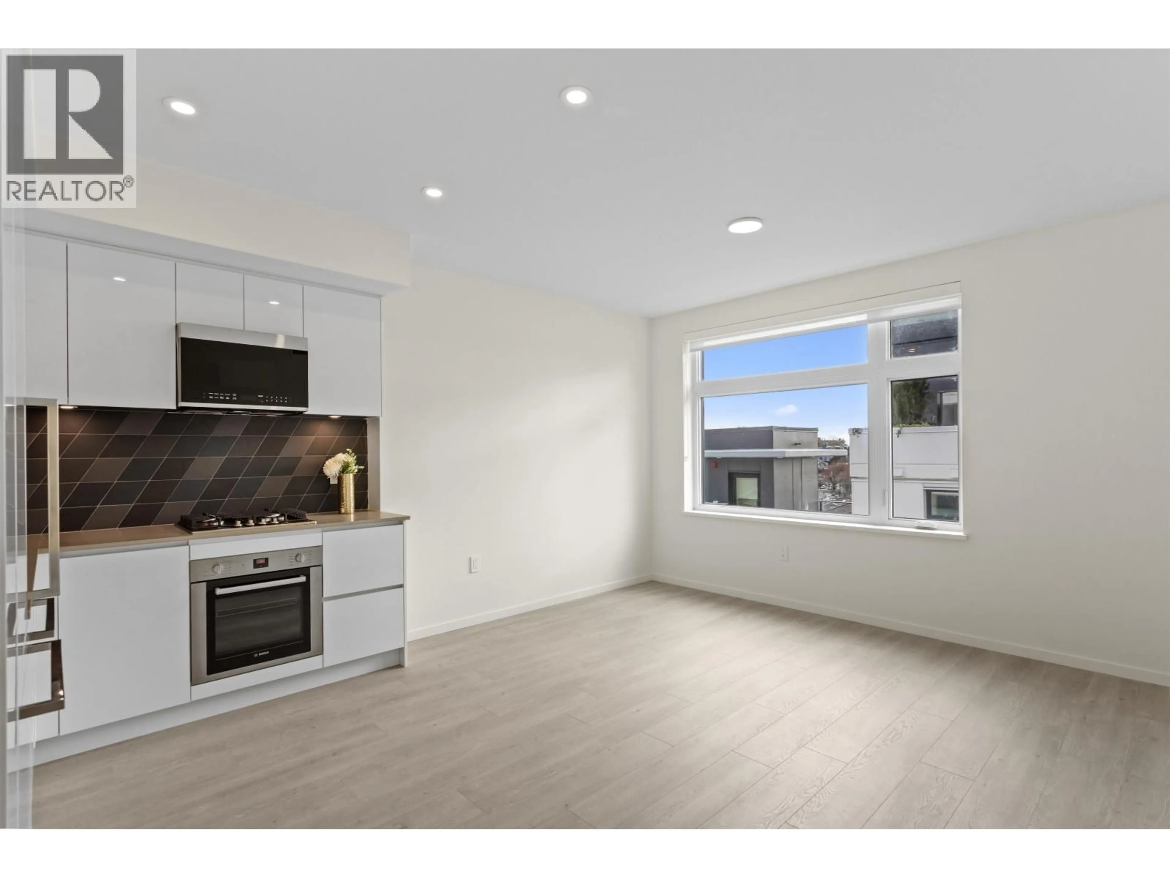 Unknown for 306 - 3264 VANNESS AVENUE, Vancouver British Columbia V5R0L5