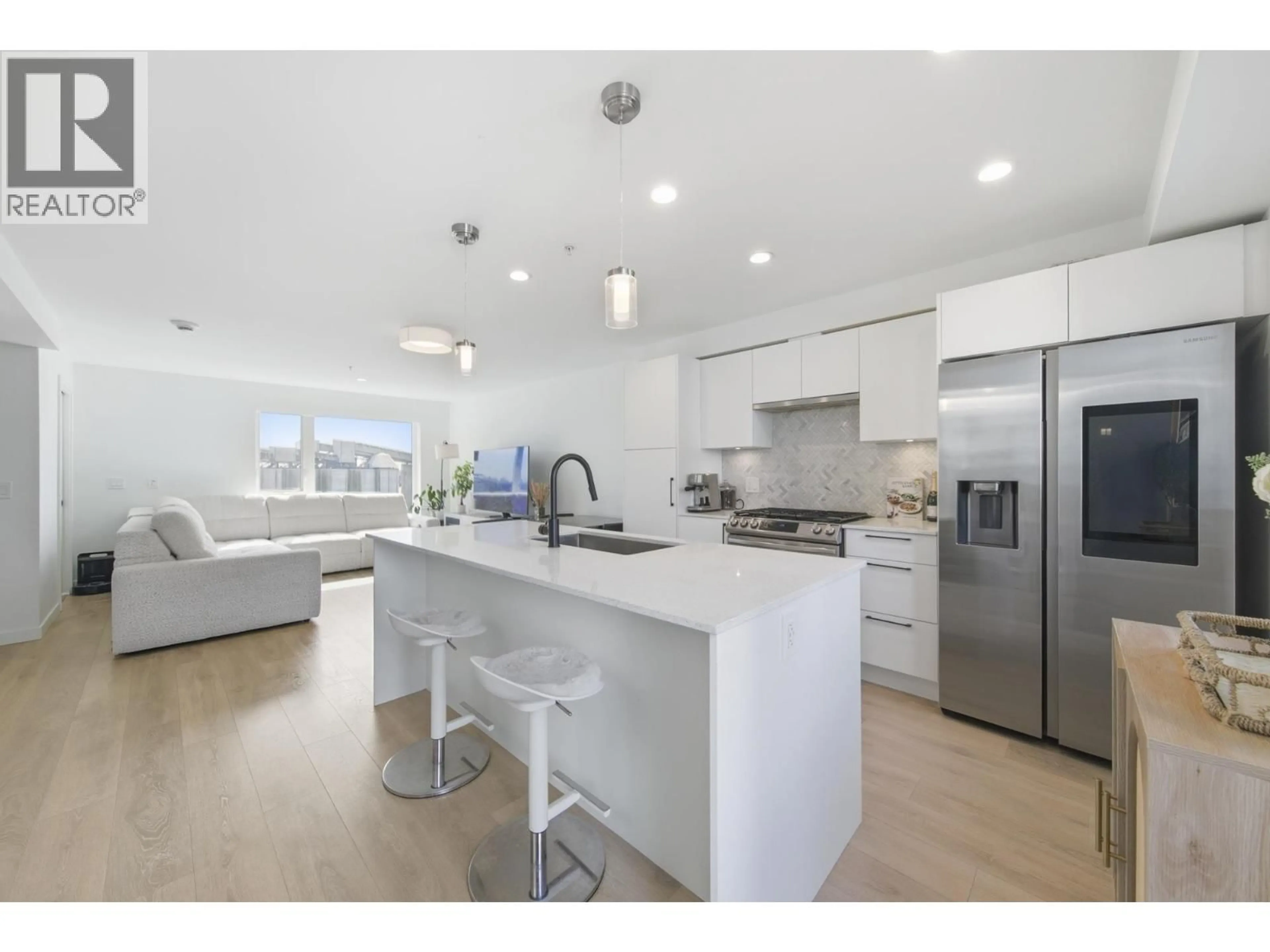 Open concept kitchen, unknown for 356 - 555 2ND STREET, North Vancouver British Columbia V7L1E1