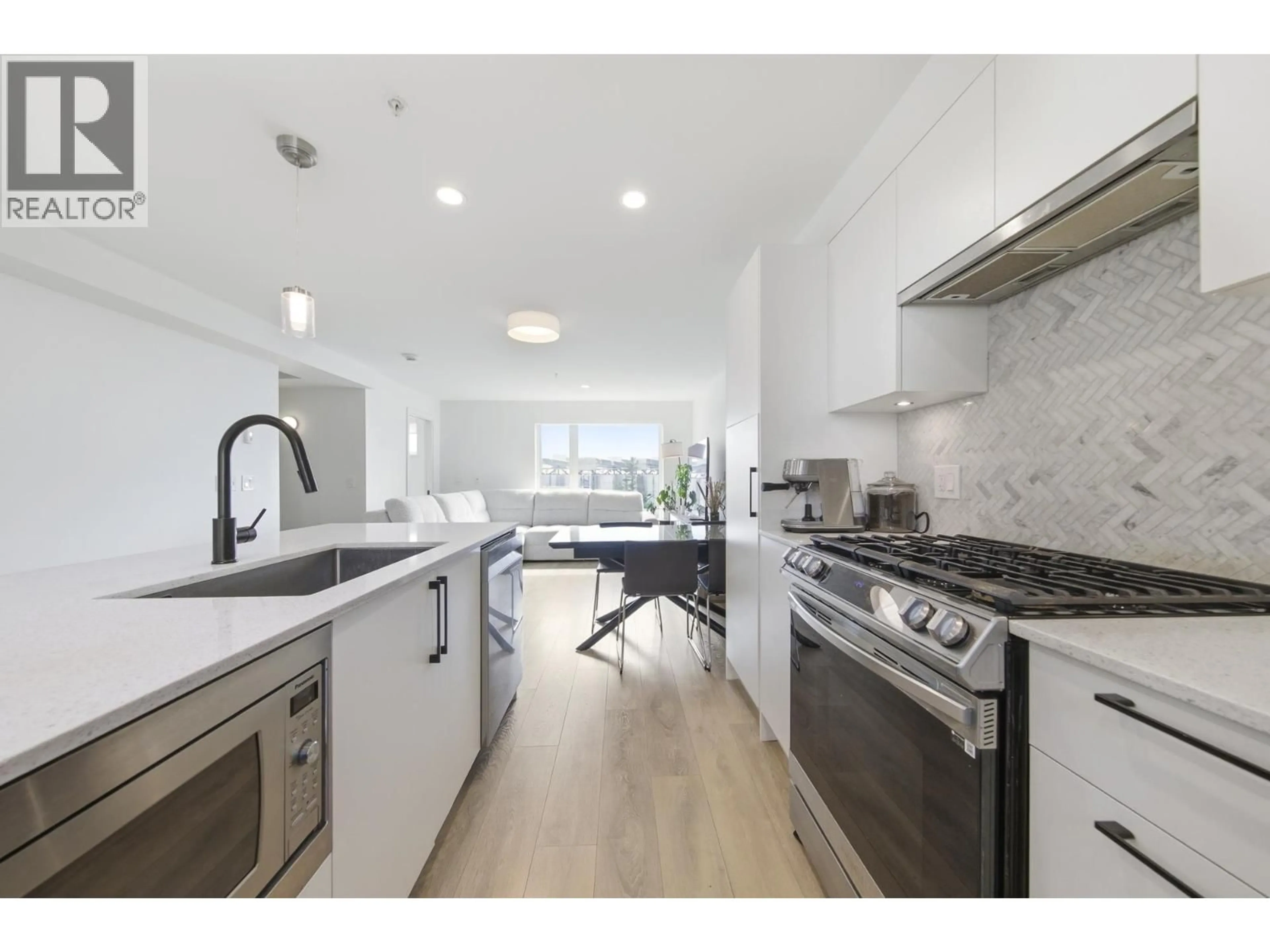 Open concept kitchen, unknown for 356 - 555 2ND STREET, North Vancouver British Columbia V7L1E1