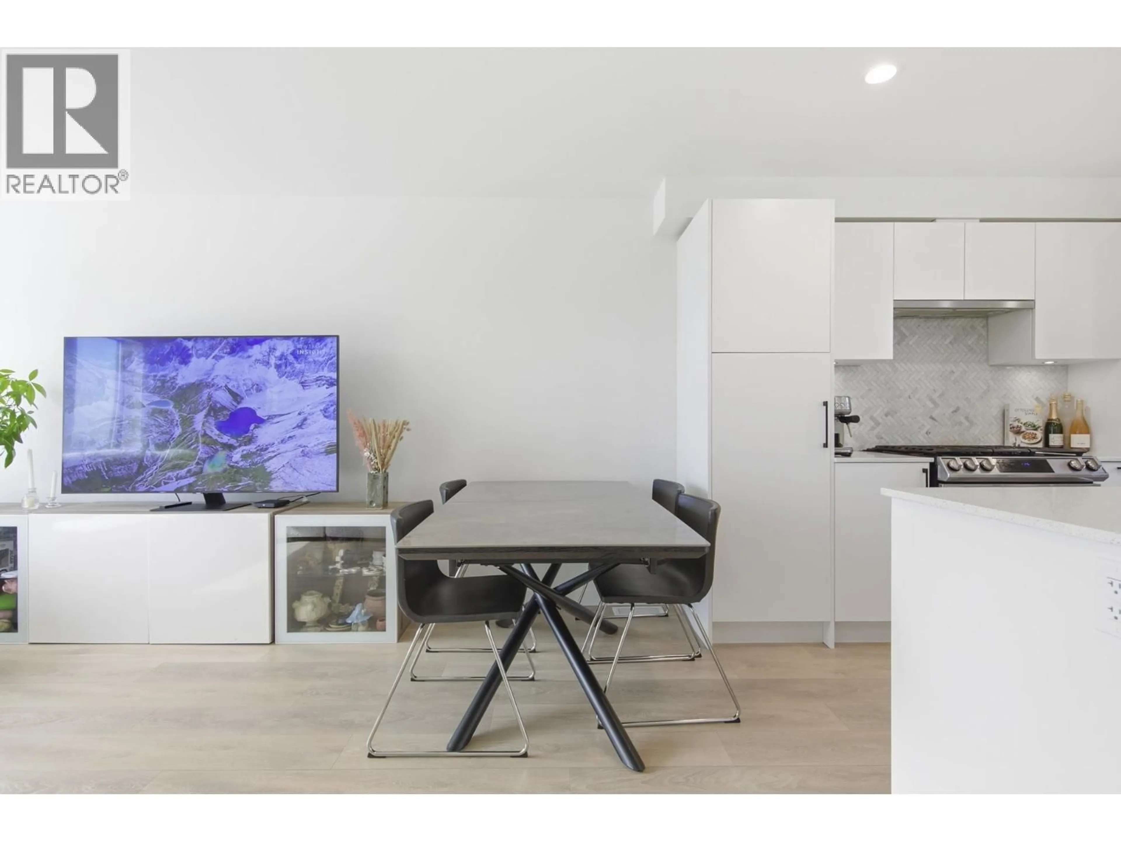 Unknown for 356 - 555 2ND STREET, North Vancouver British Columbia V7L1E1