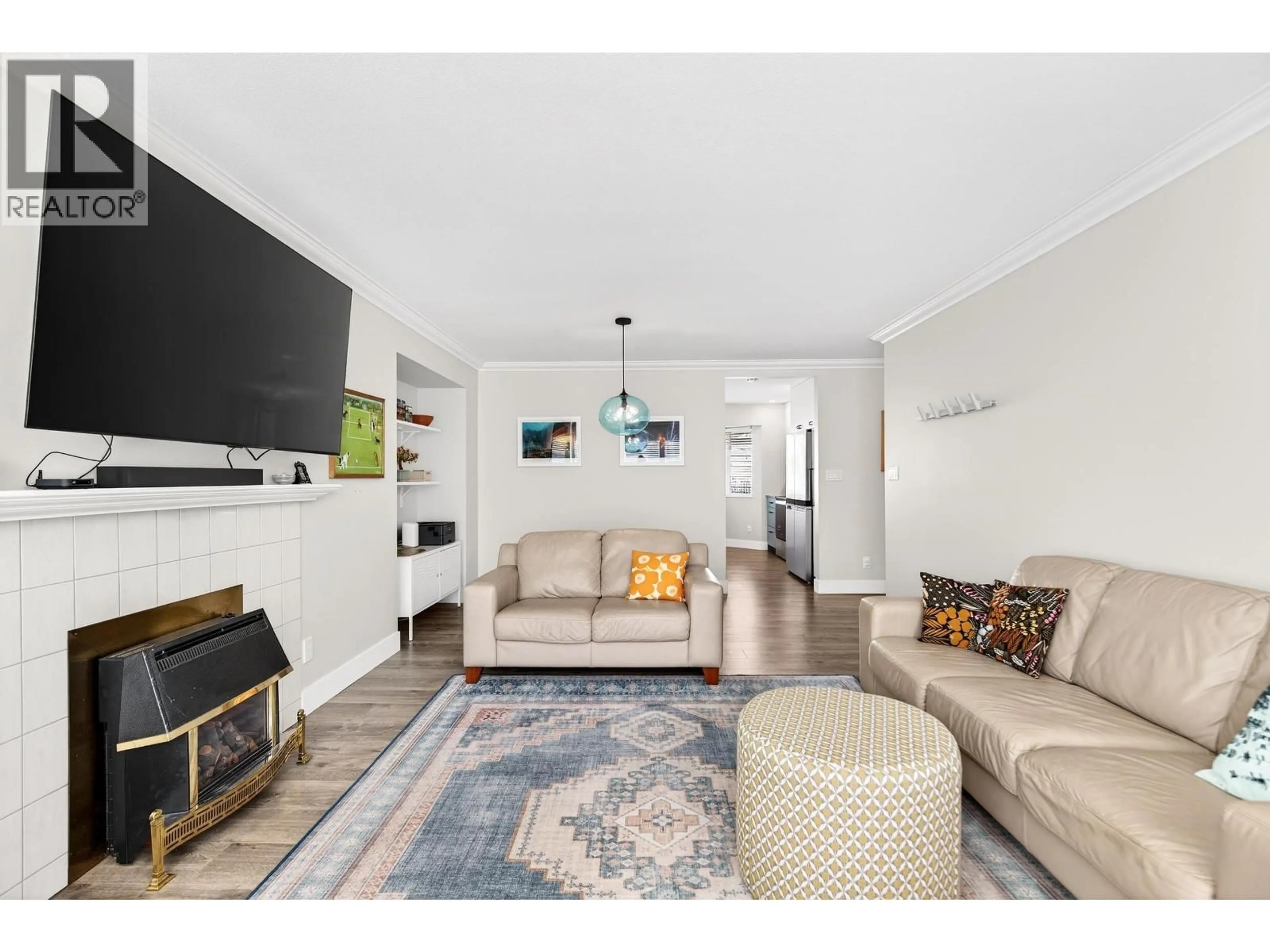 Living room with furniture, wood/laminate floor for 11683 202A STREET, Maple Ridge British Columbia V2X0E5