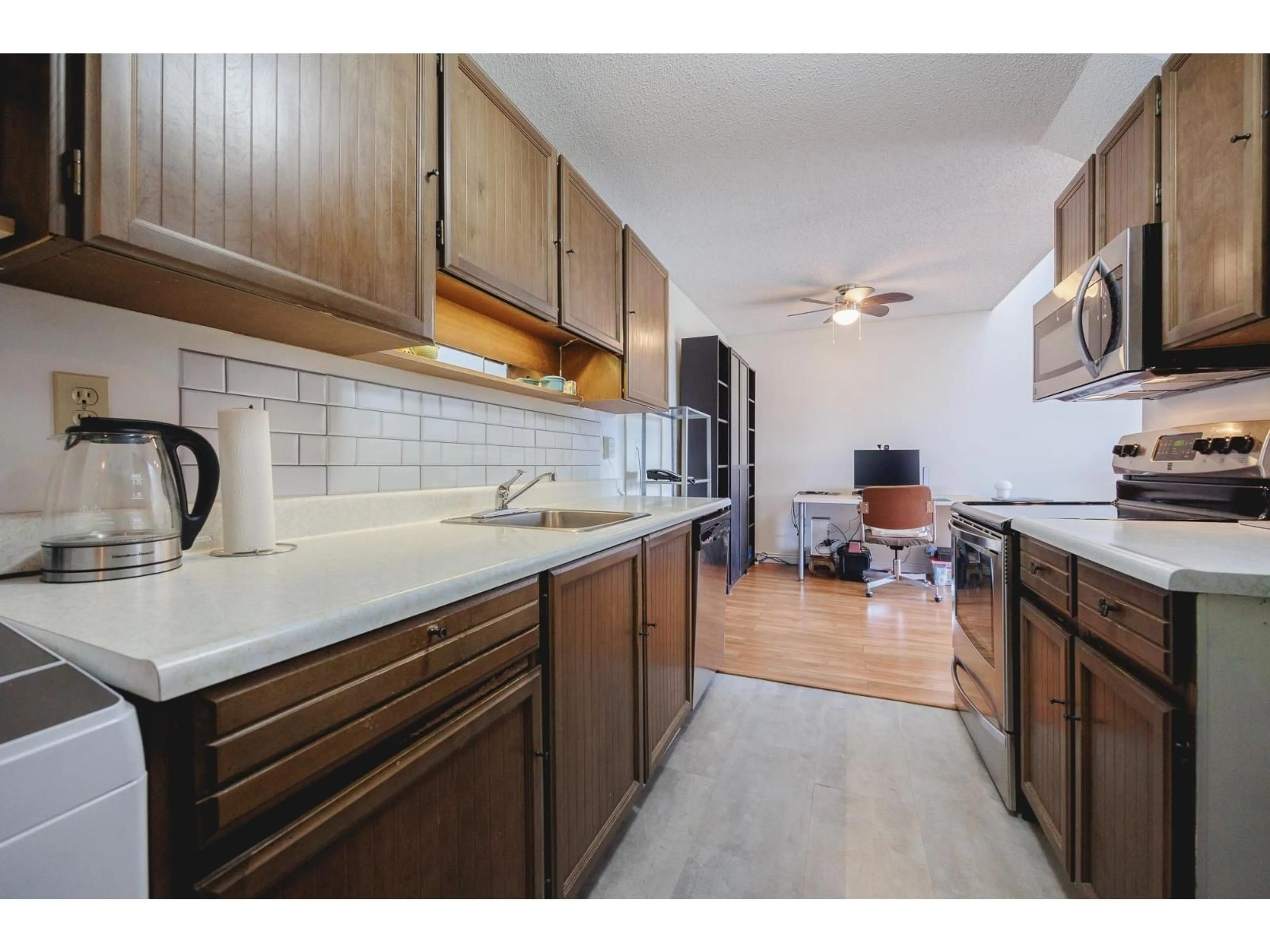 Standard kitchen, unknown for 342 - 2821 TIMS STREET, Abbotsford British Columbia V2T4B1