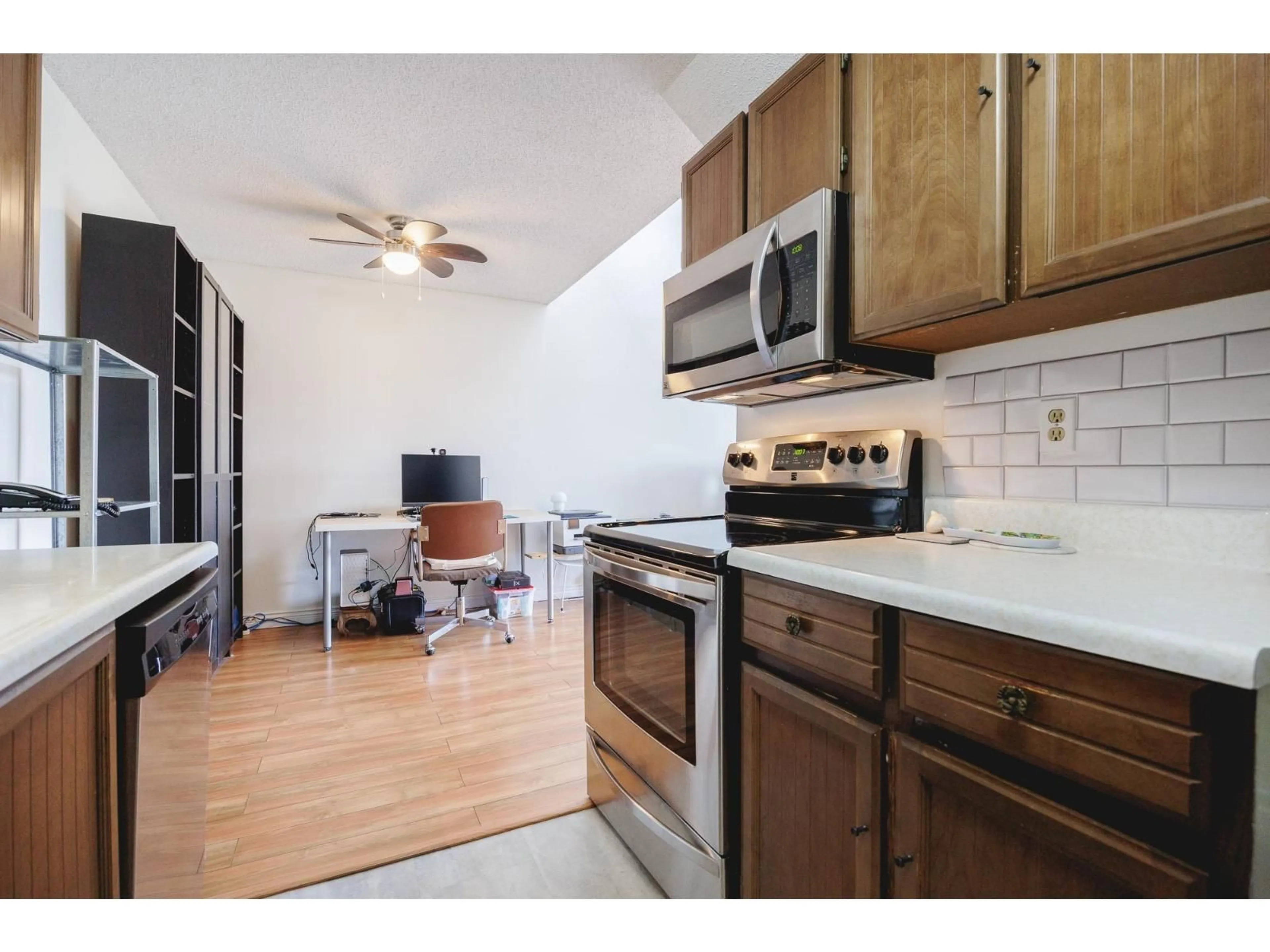 Standard kitchen, unknown for 342 - 2821 TIMS STREET, Abbotsford British Columbia V2T4B1