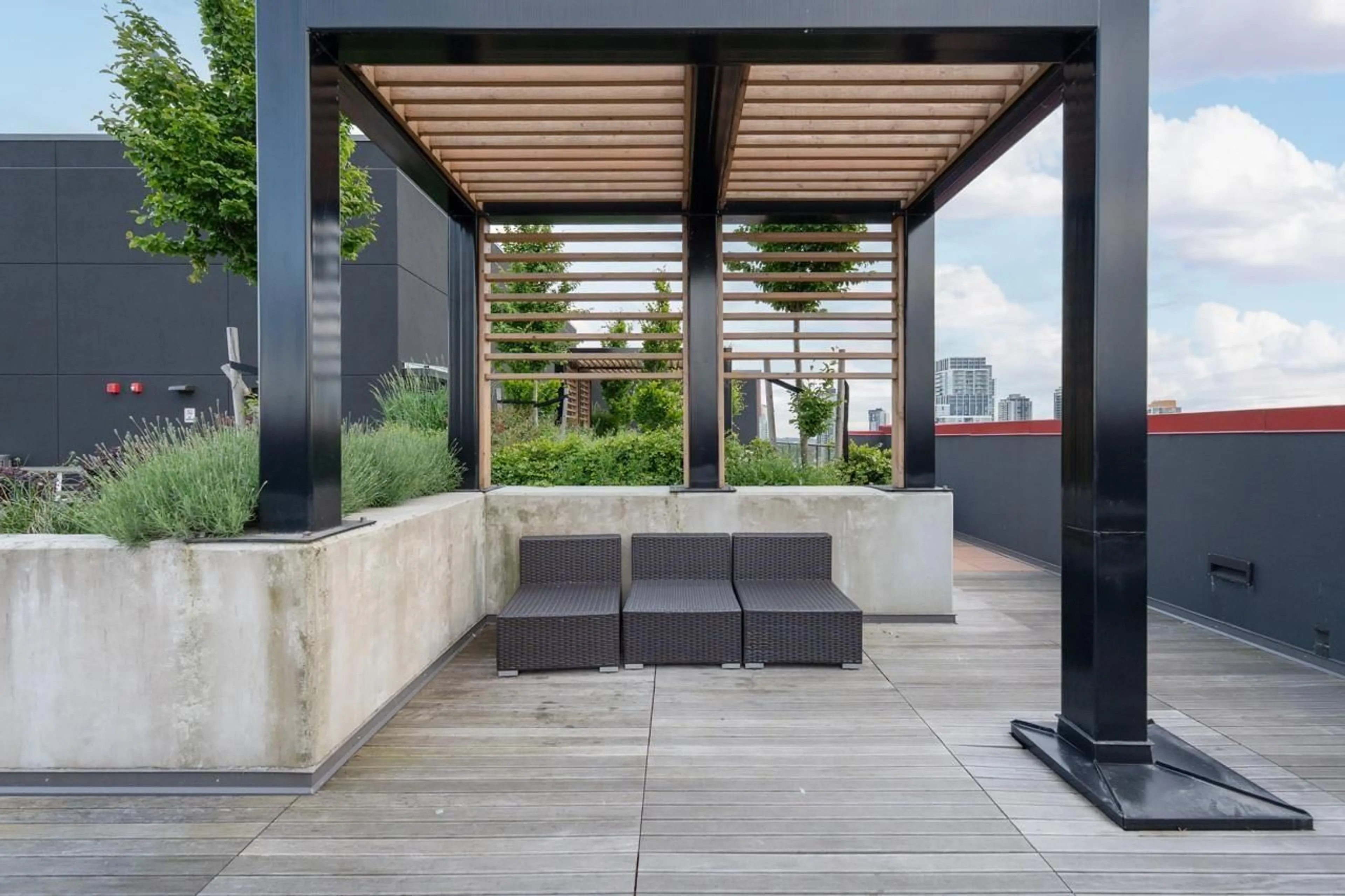 Patio, street for 1012 - 10626 CITY PARKWAY, Surrey British Columbia V3T0S3