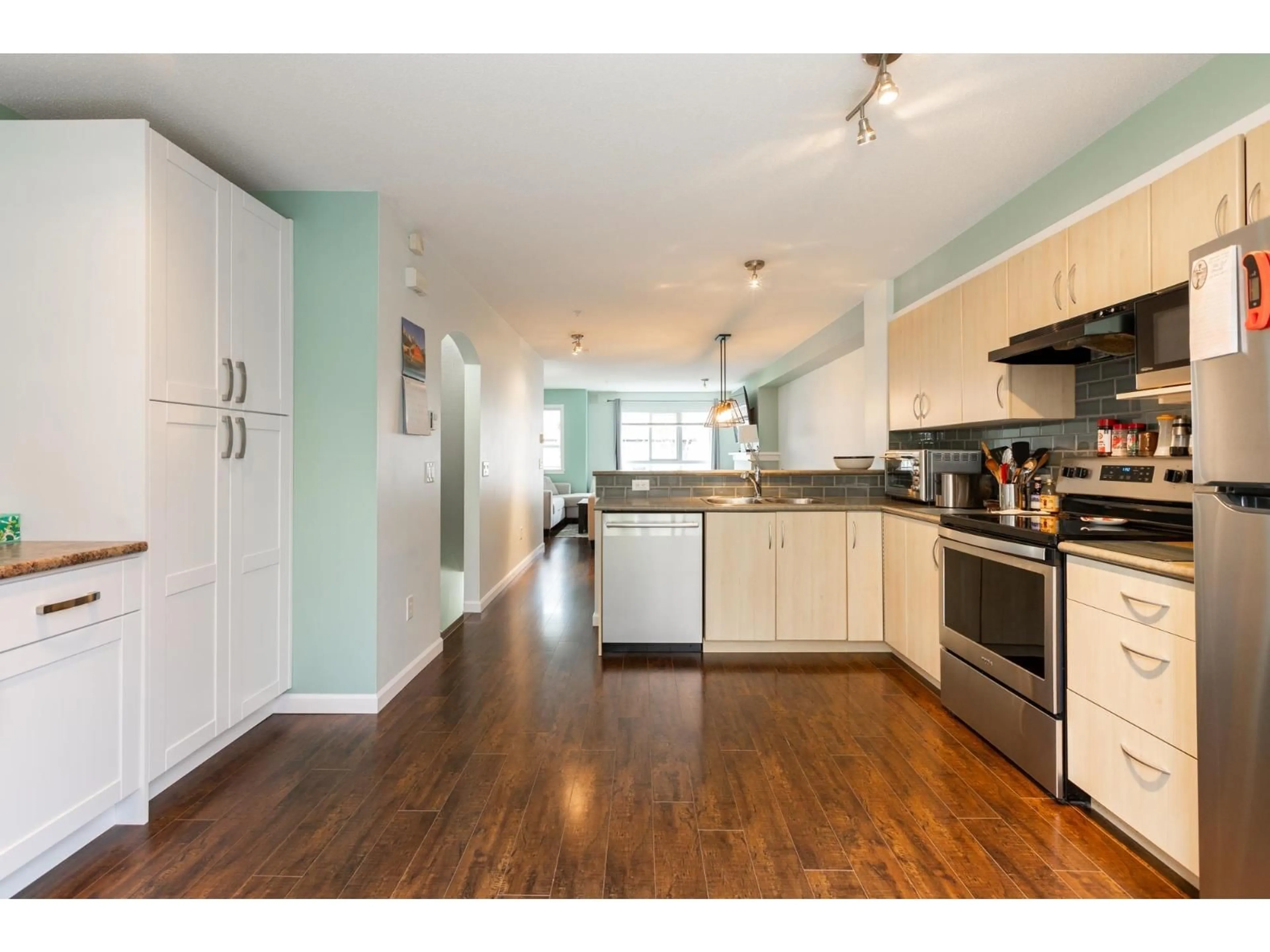 Open concept kitchen, wood/laminate floor for 39 - 6747 203 STREET, Langley British Columbia V2Y3B5